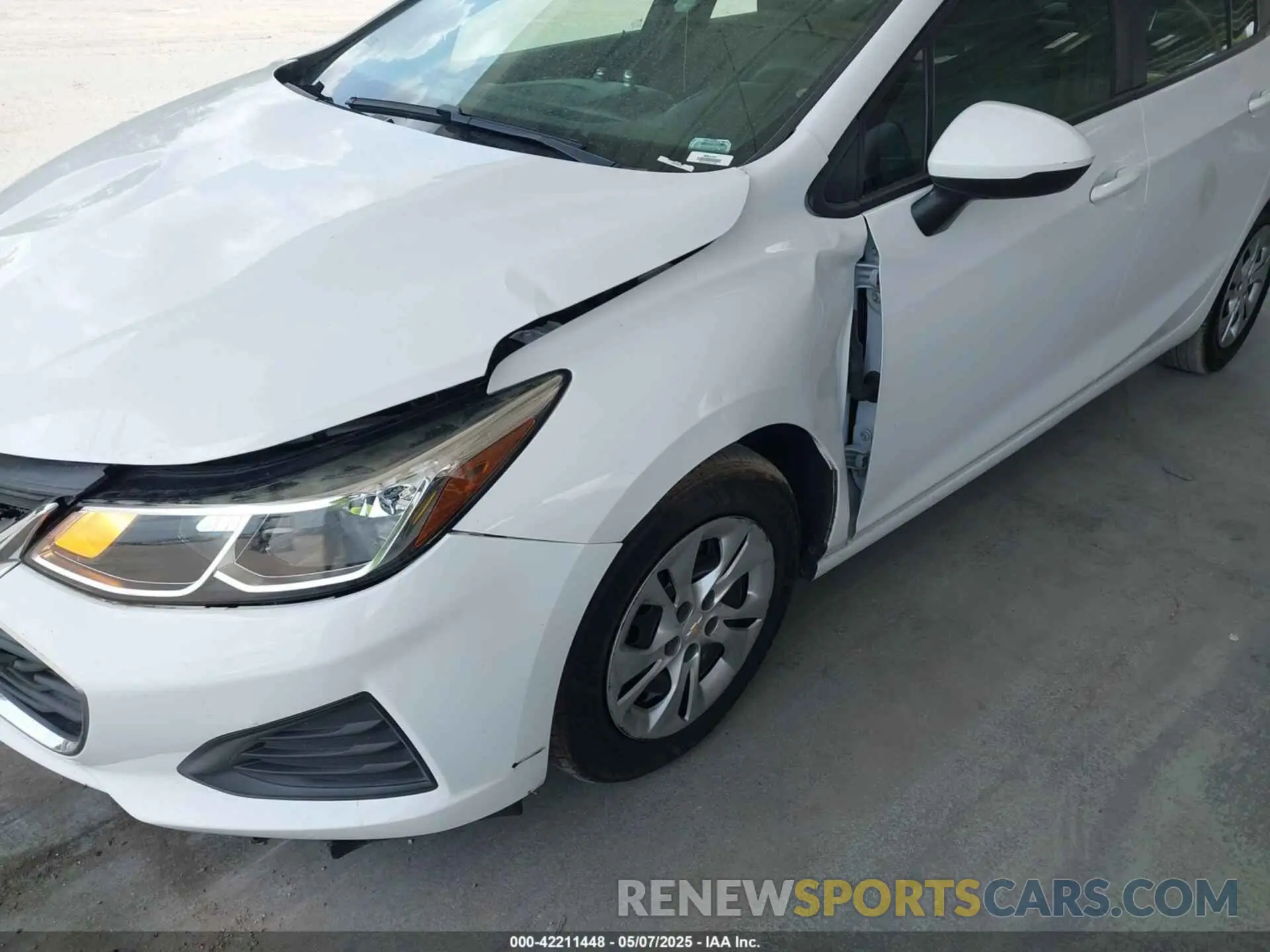 6 Photograph of a damaged car 1G1BC5SM7K7151417 CHEVROLET CRUZE 2019