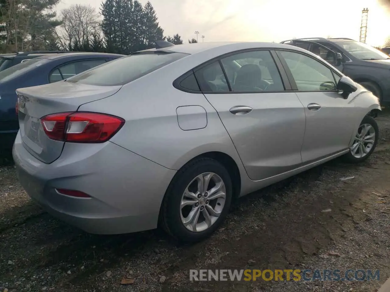 3 Фотография поврежденного автомобиля 1G1BC5SM8K7133301 CHEVROLET CRUZE 2019