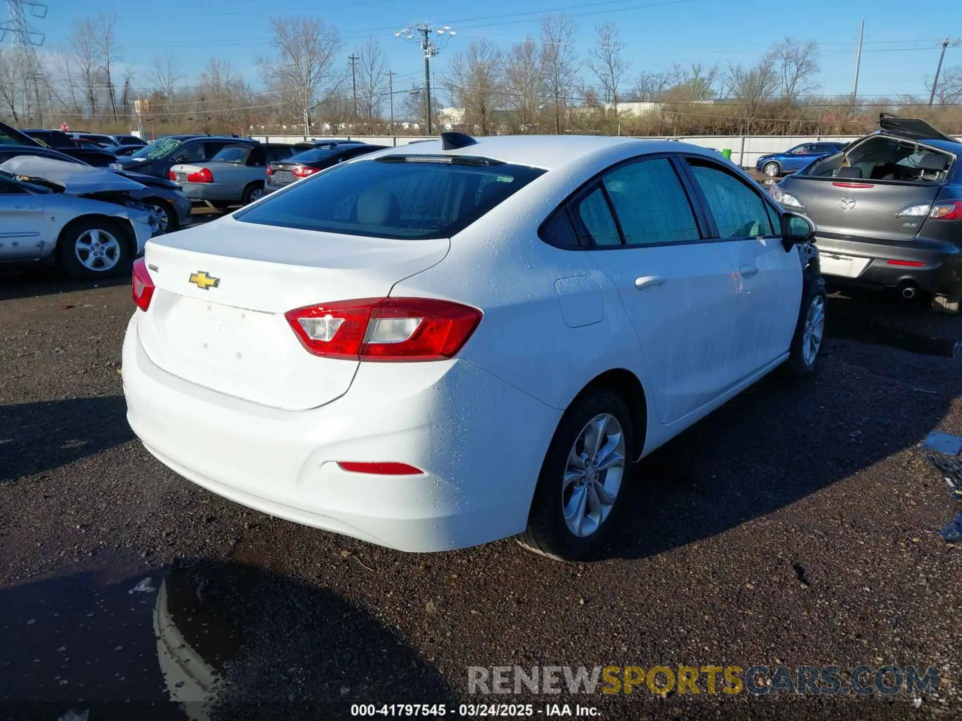 4 Photograph of a damaged car 1G1BC5SM9K7134778 CHEVROLET CRUZE 2019
