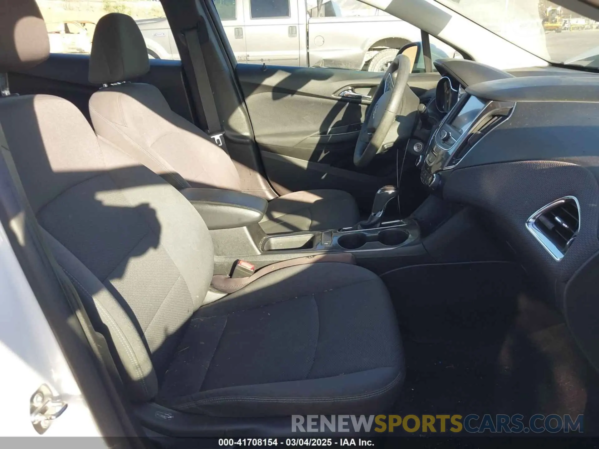 5 Photograph of a damaged car 1G1BE5SM0K7121251 CHEVROLET CRUZE 2019