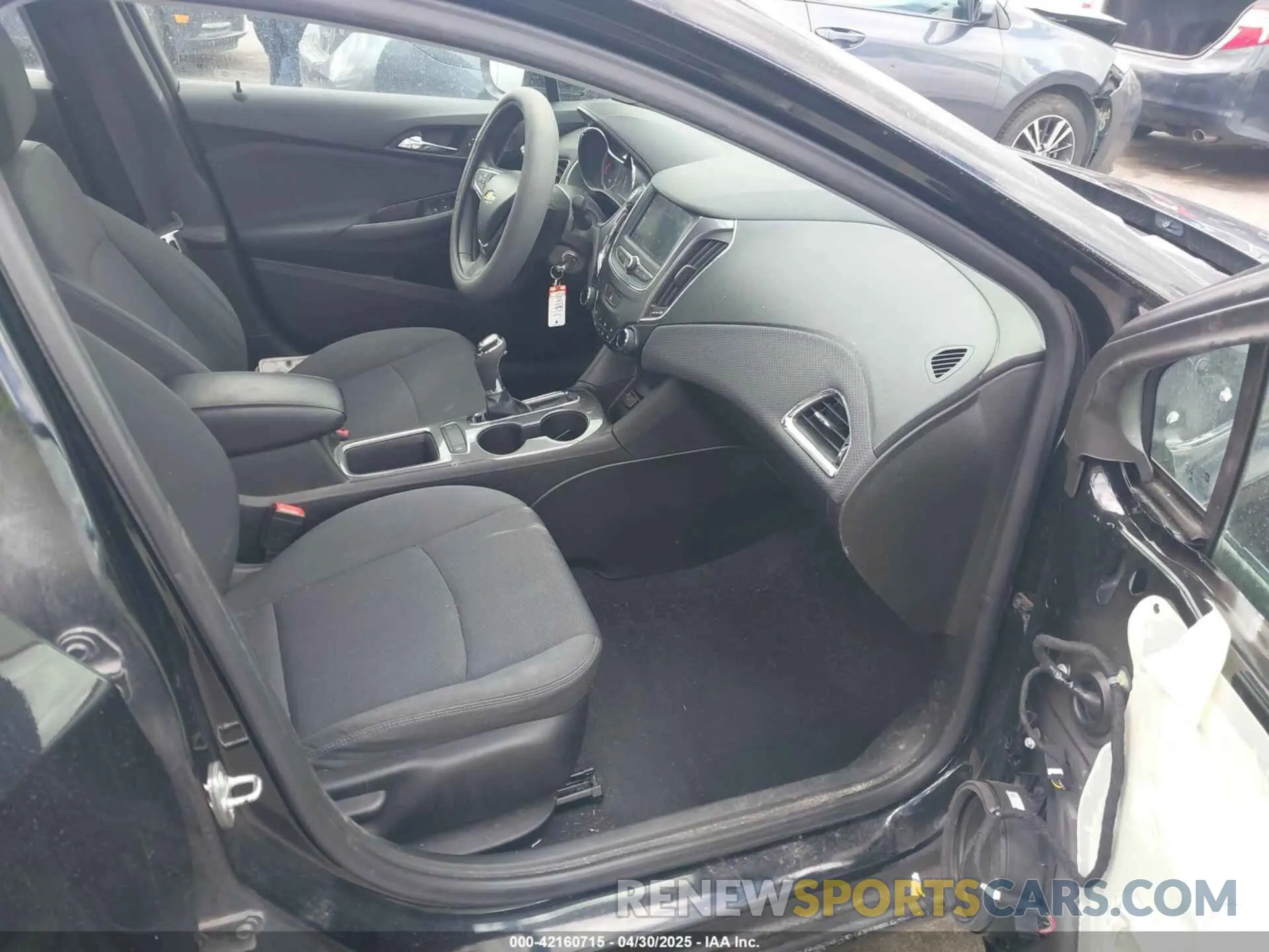 5 Фотография поврежденного автомобиля 1G1BE5SM1K7141234 CHEVROLET CRUZE 2019