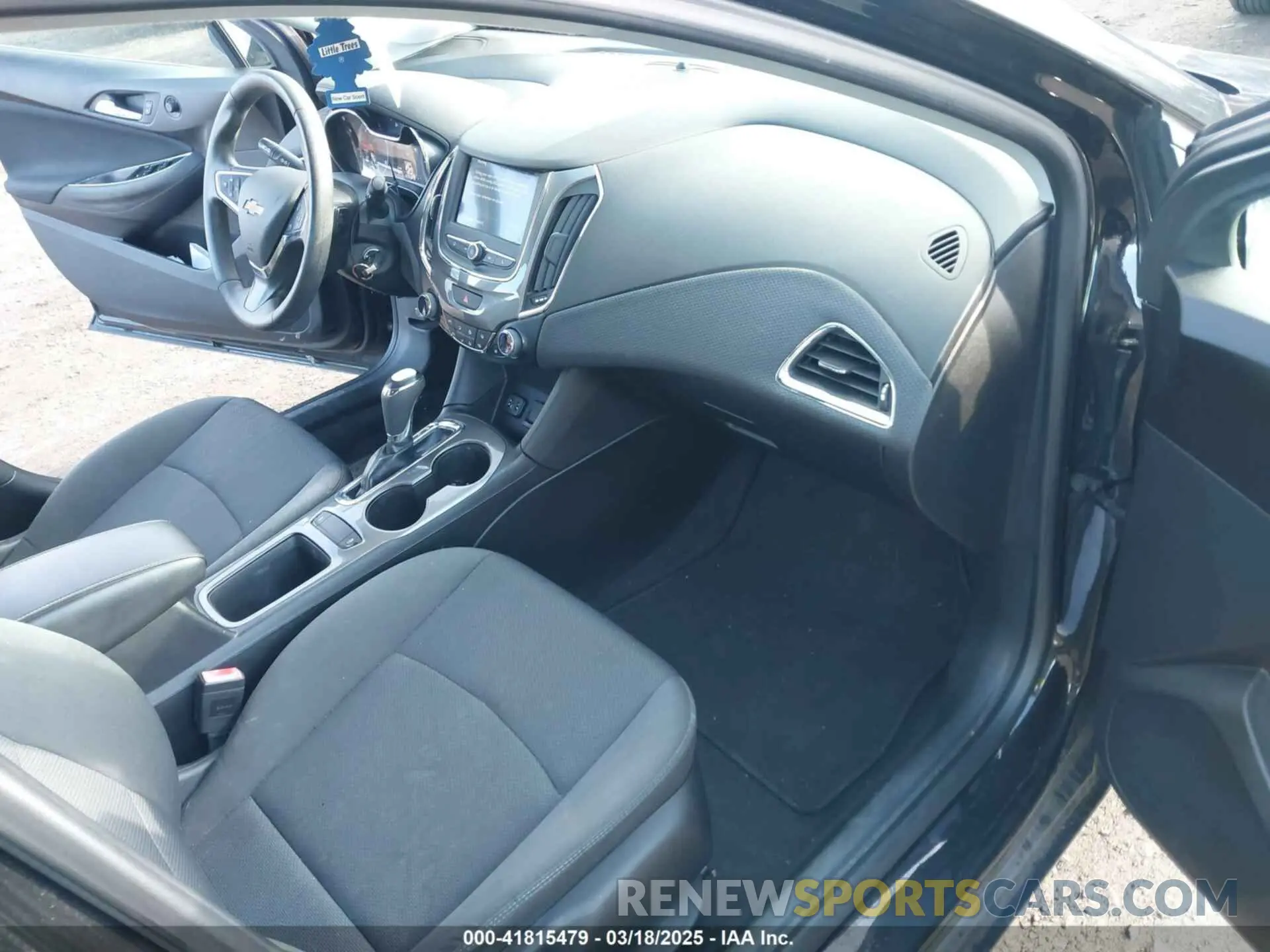 5 Фотография поврежденного автомобиля 1G1BE5SM1K7144621 CHEVROLET CRUZE 2019