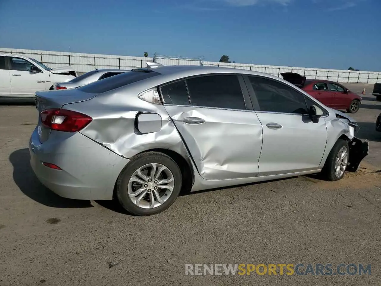 3 Фотография поврежденного автомобиля 1G1BE5SM2K7144725 CHEVROLET CRUZE 2019