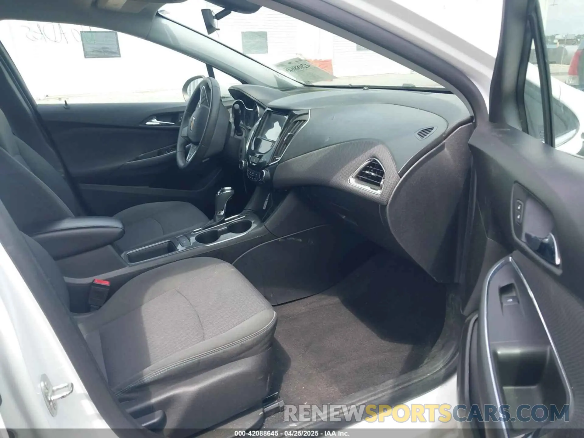 5 Photograph of a damaged car 1G1BE5SM5K7114313 CHEVROLET CRUZE 2019