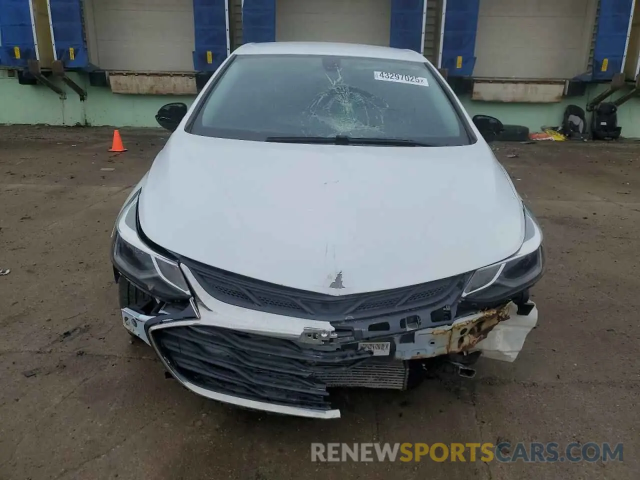 5 Фотография поврежденного автомобиля 1G1BE5SM5K7146193 CHEVROLET CRUZE 2019