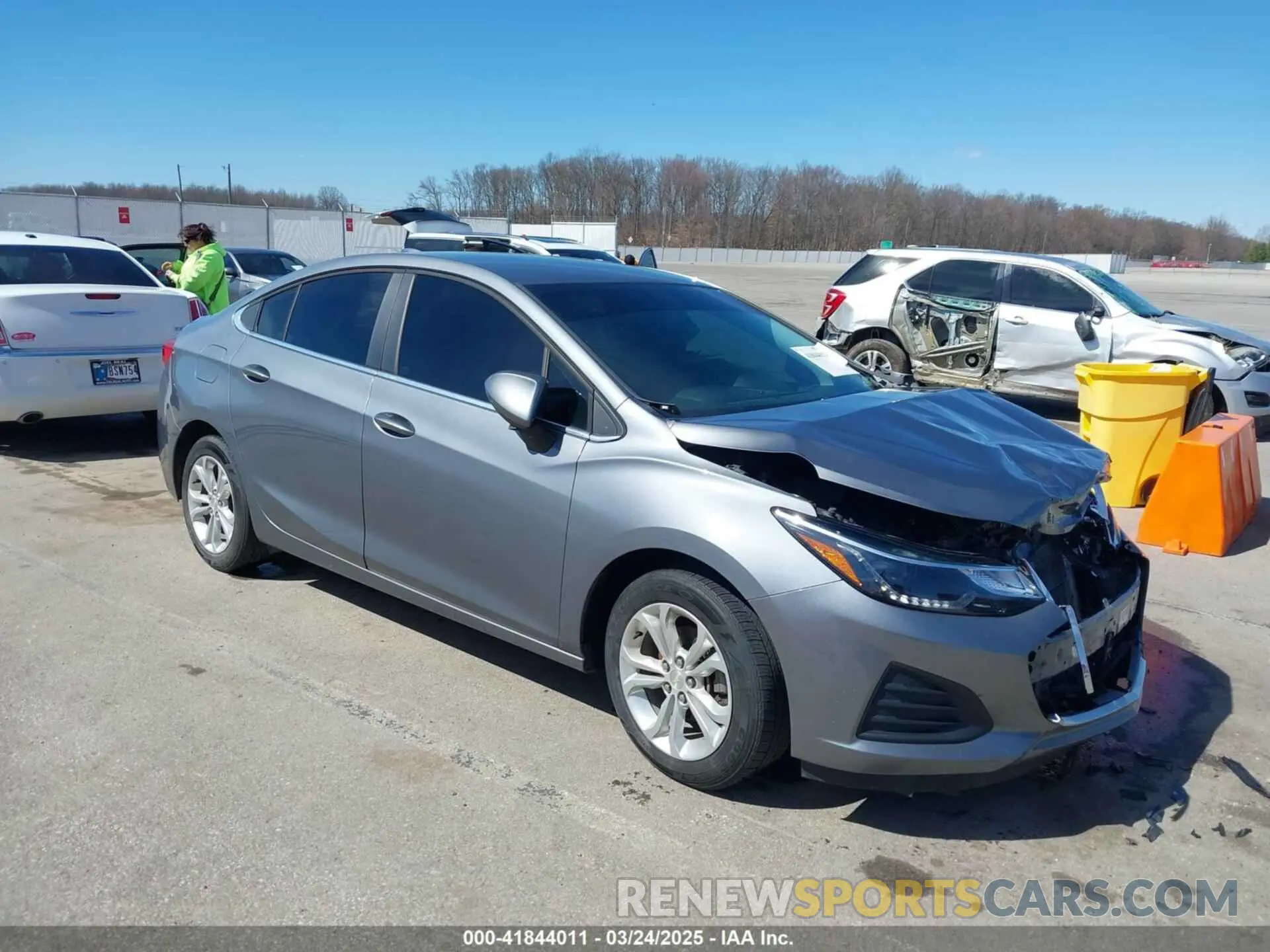 1 Фотография поврежденного автомобиля 1G1BE5SM6K7139057 CHEVROLET CRUZE 2019
