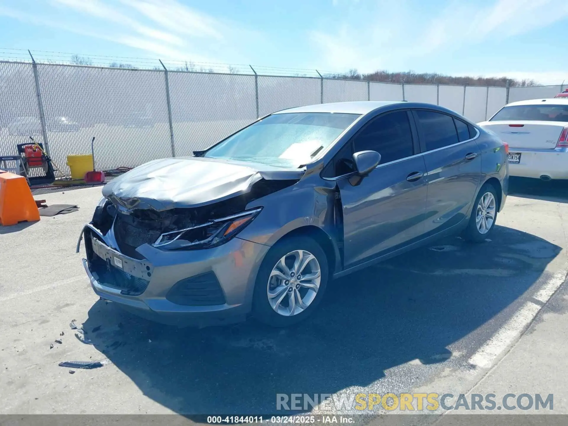 2 Фотография поврежденного автомобиля 1G1BE5SM6K7139057 CHEVROLET CRUZE 2019
