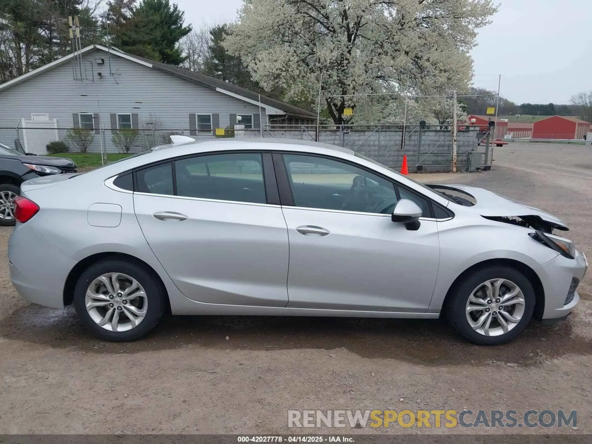 13 Photograph of a damaged car 1G1BE5SM7K7104382 CHEVROLET CRUZE 2019