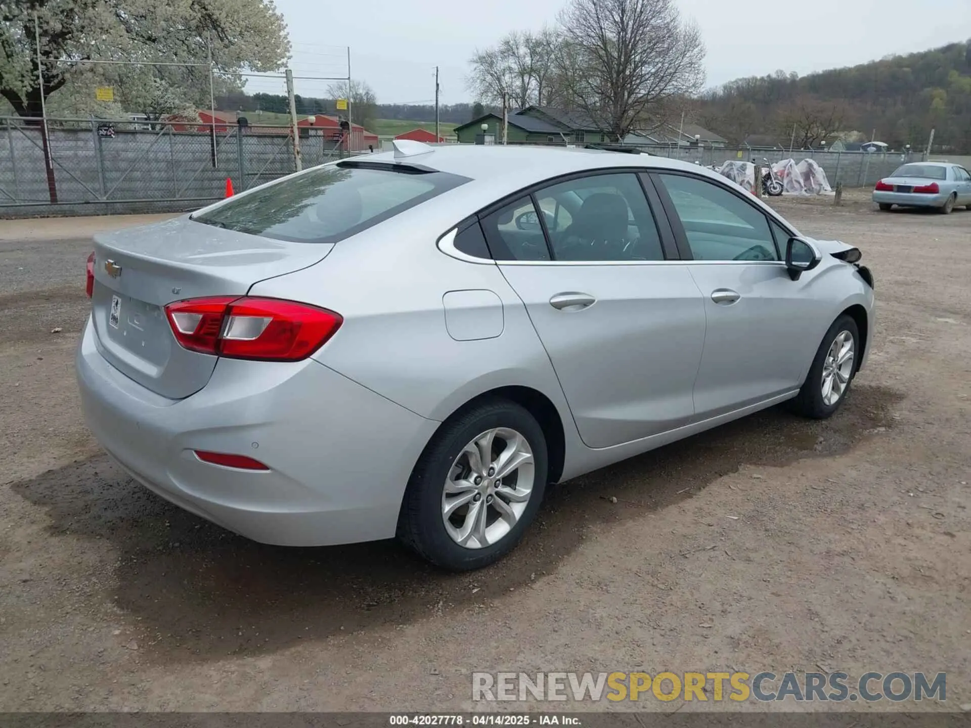 4 Photograph of a damaged car 1G1BE5SM7K7104382 CHEVROLET CRUZE 2019