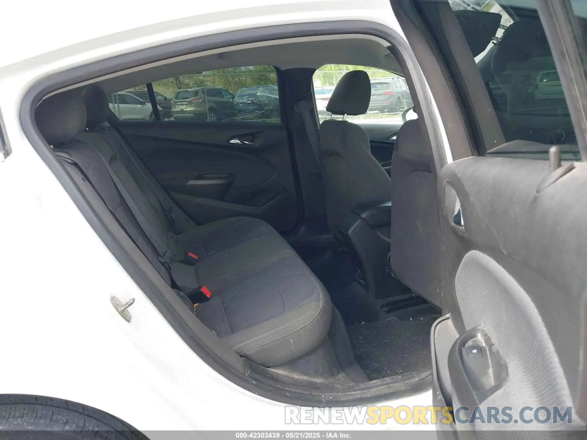 8 Фотография поврежденного автомобиля 1G1BE5SM8K7100969 CHEVROLET CRUZE 2019