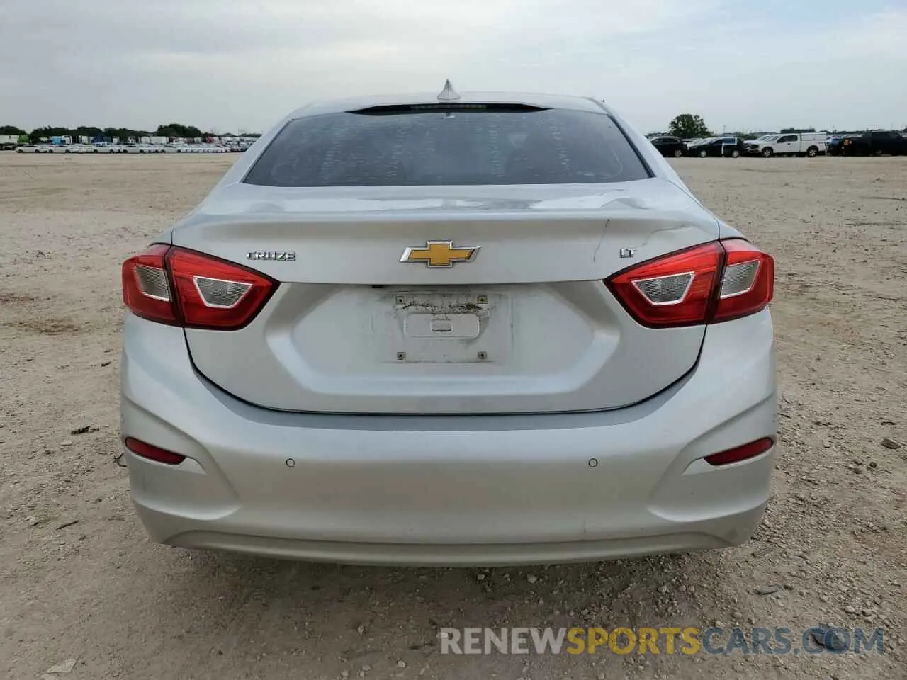 6 Фотография поврежденного автомобиля 1G1BE5SM8K7102768 CHEVROLET CRUZE 2019