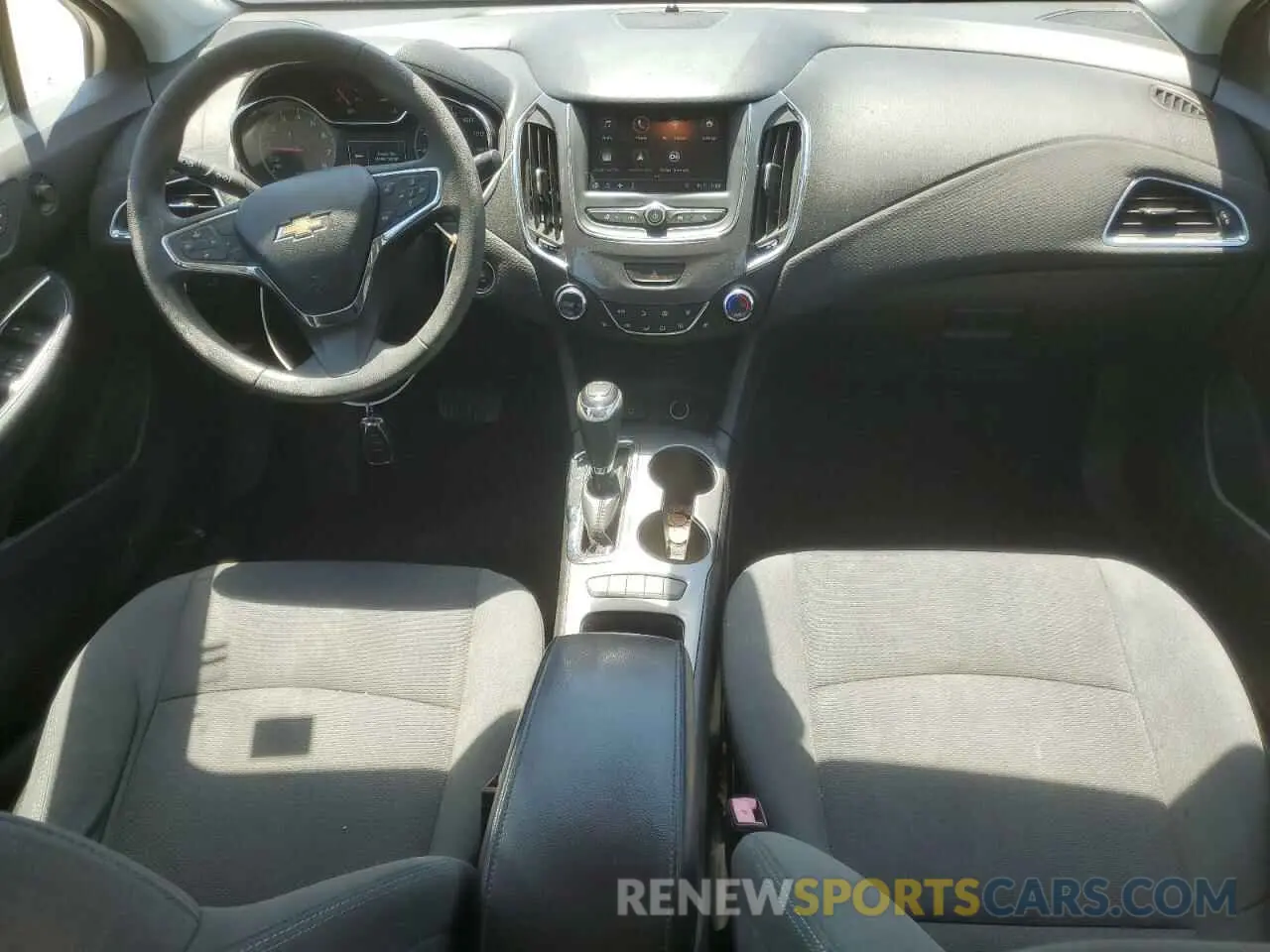 8 Photograph of a damaged car 1G1BE5SM8K7133809 CHEVROLET CRUZE 2019