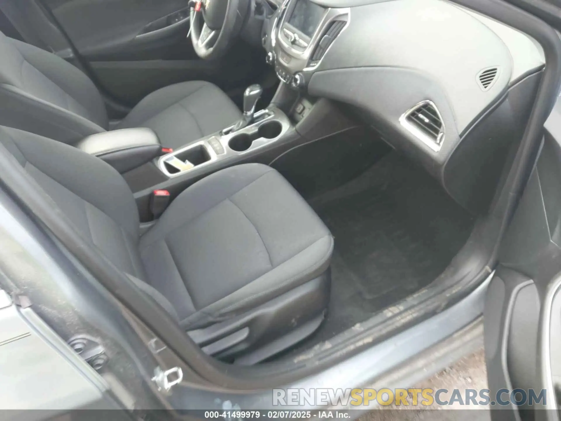 5 Photograph of a damaged car 1G1BE5SM8K7139626 CHEVROLET CRUZE 2019