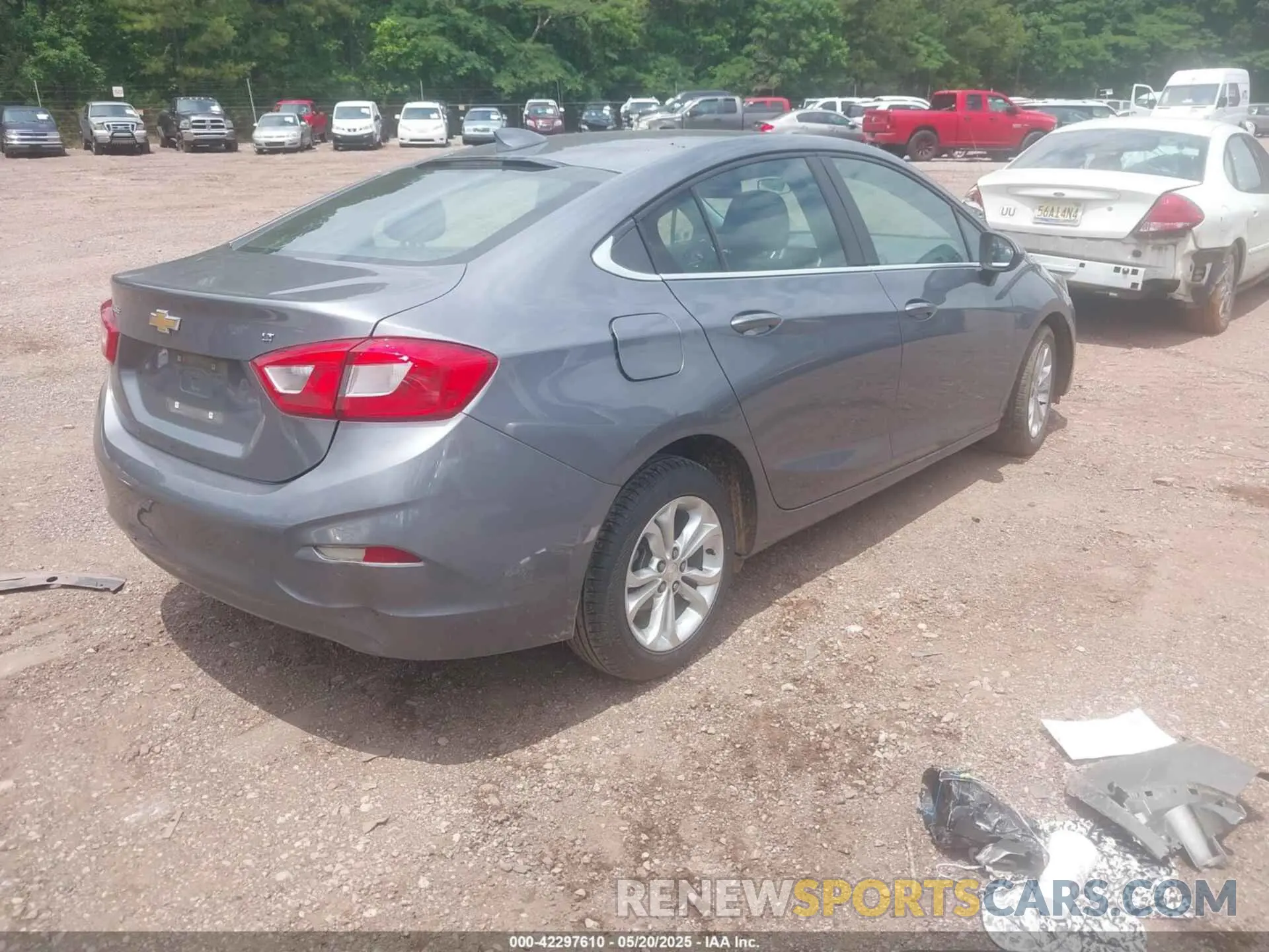 4 Фотография поврежденного автомобиля 1G1BE5SM9K7115562 CHEVROLET CRUZE 2019