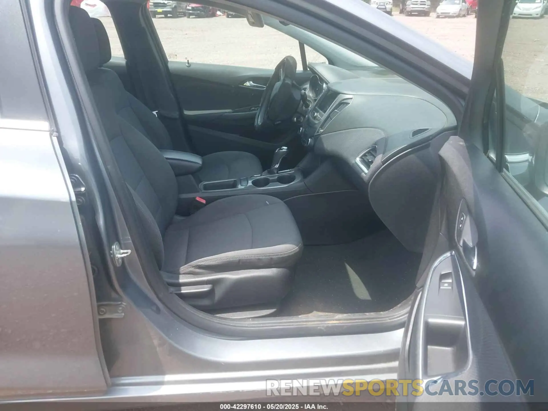 5 Фотография поврежденного автомобиля 1G1BE5SM9K7115562 CHEVROLET CRUZE 2019
