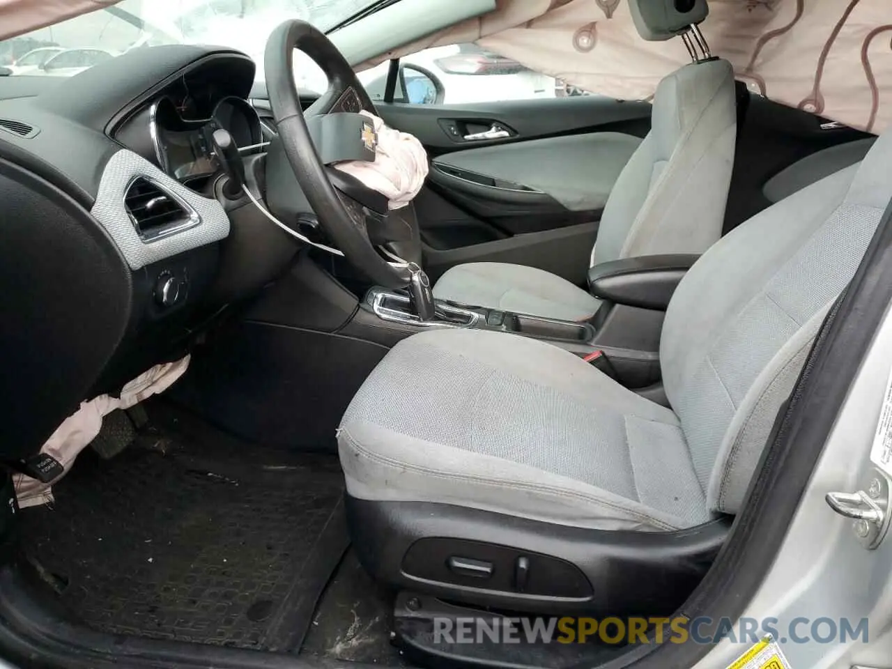 7 Photograph of a damaged car 1G1BE5SM9K7119904 CHEVROLET CRUZE 2019
