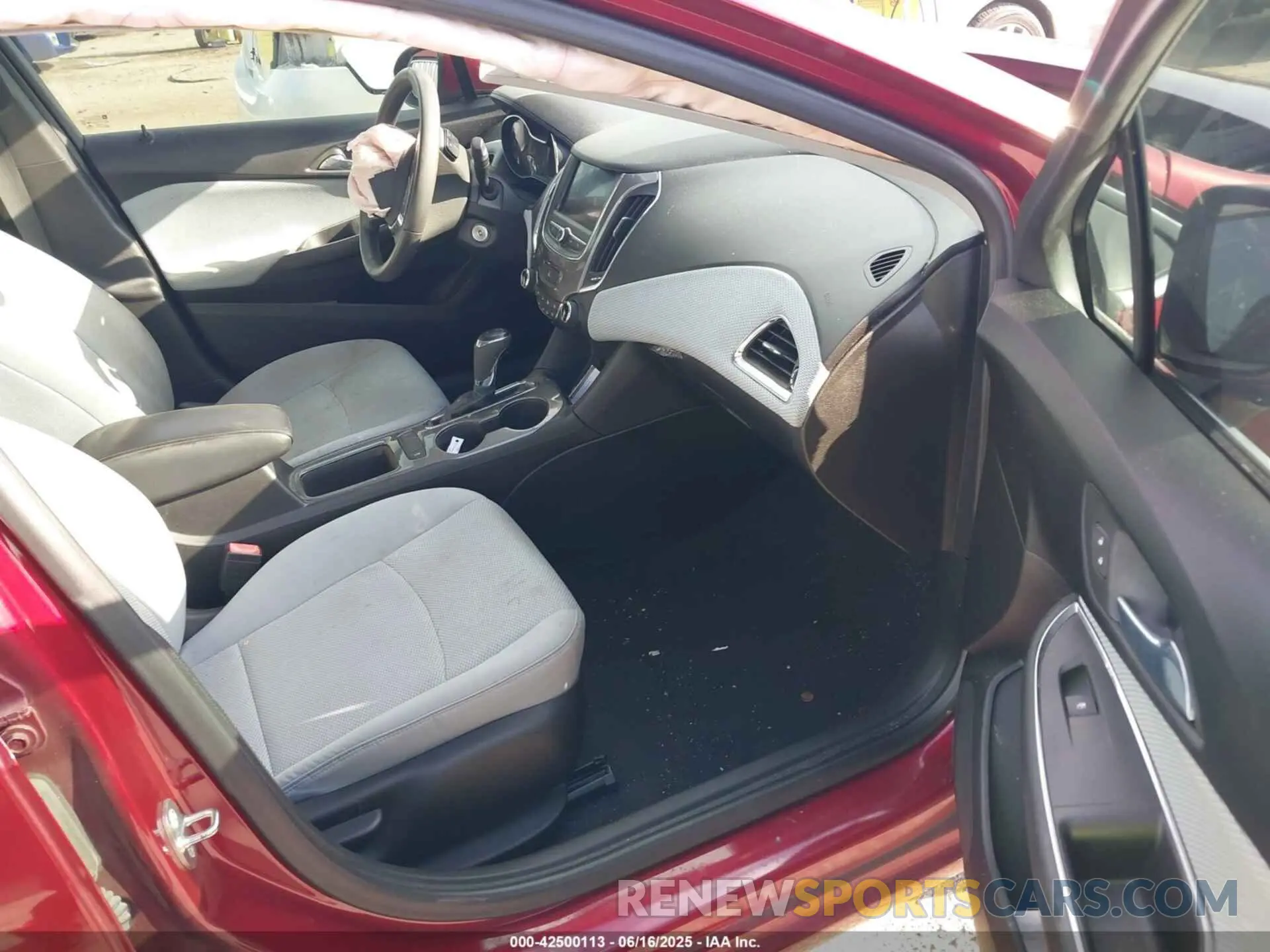 5 Photograph of a damaged car 1G1BE5SM9K7139702 CHEVROLET CRUZE 2019