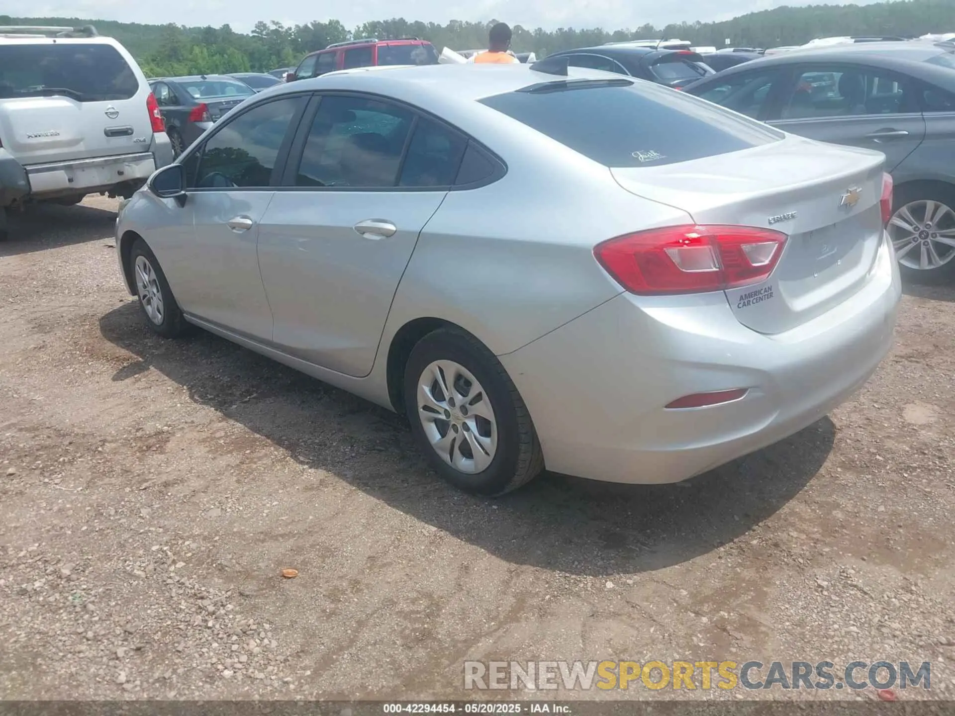 3 Фотография поврежденного автомобиля 1G1BJ5SM1K7103238 CHEVROLET CRUZE 2019