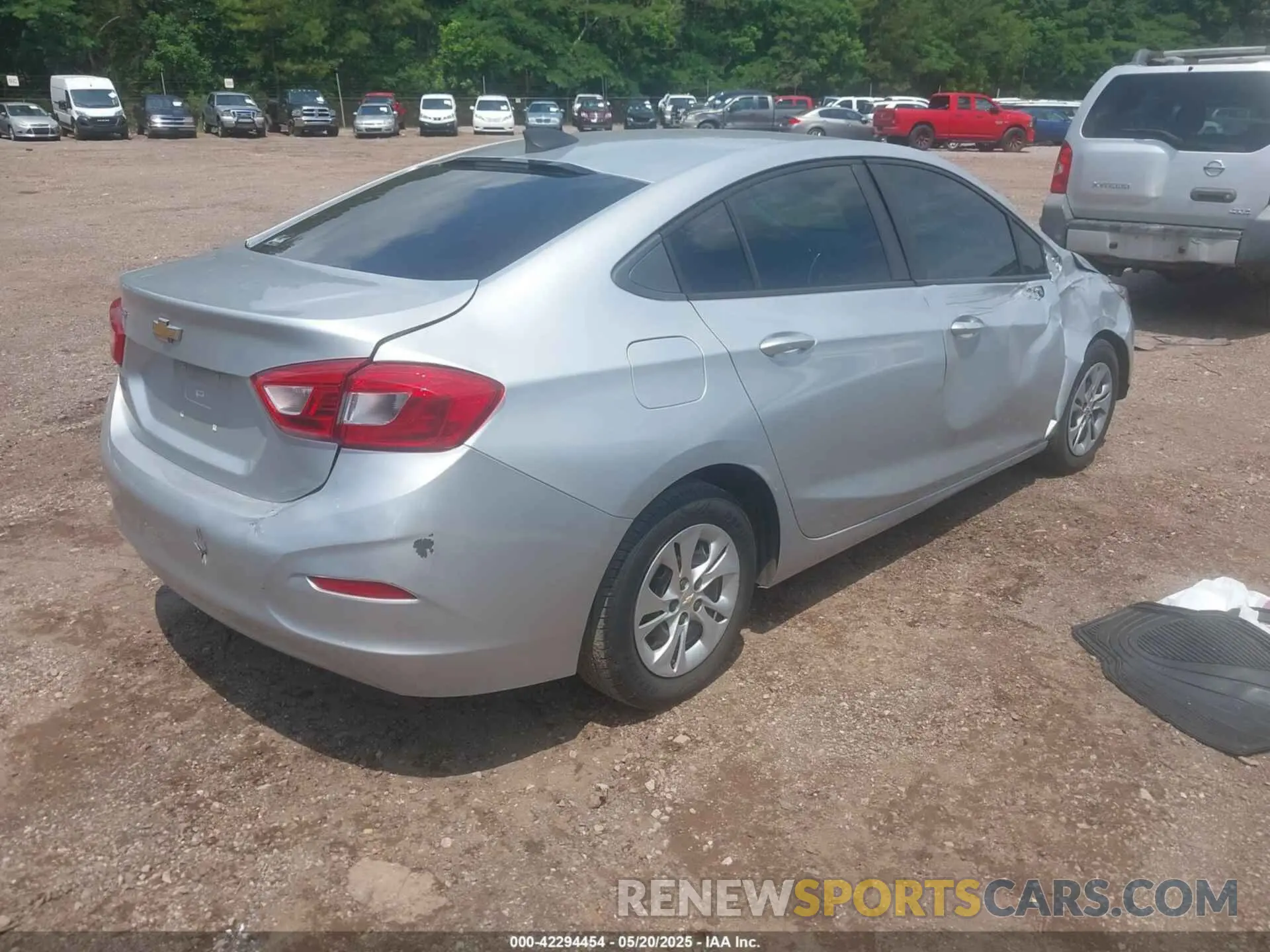 4 Фотография поврежденного автомобиля 1G1BJ5SM1K7103238 CHEVROLET CRUZE 2019