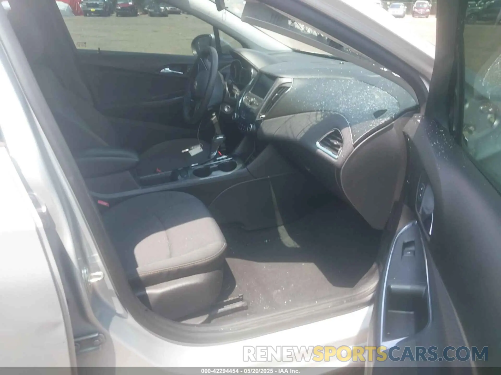 5 Фотография поврежденного автомобиля 1G1BJ5SM1K7103238 CHEVROLET CRUZE 2019