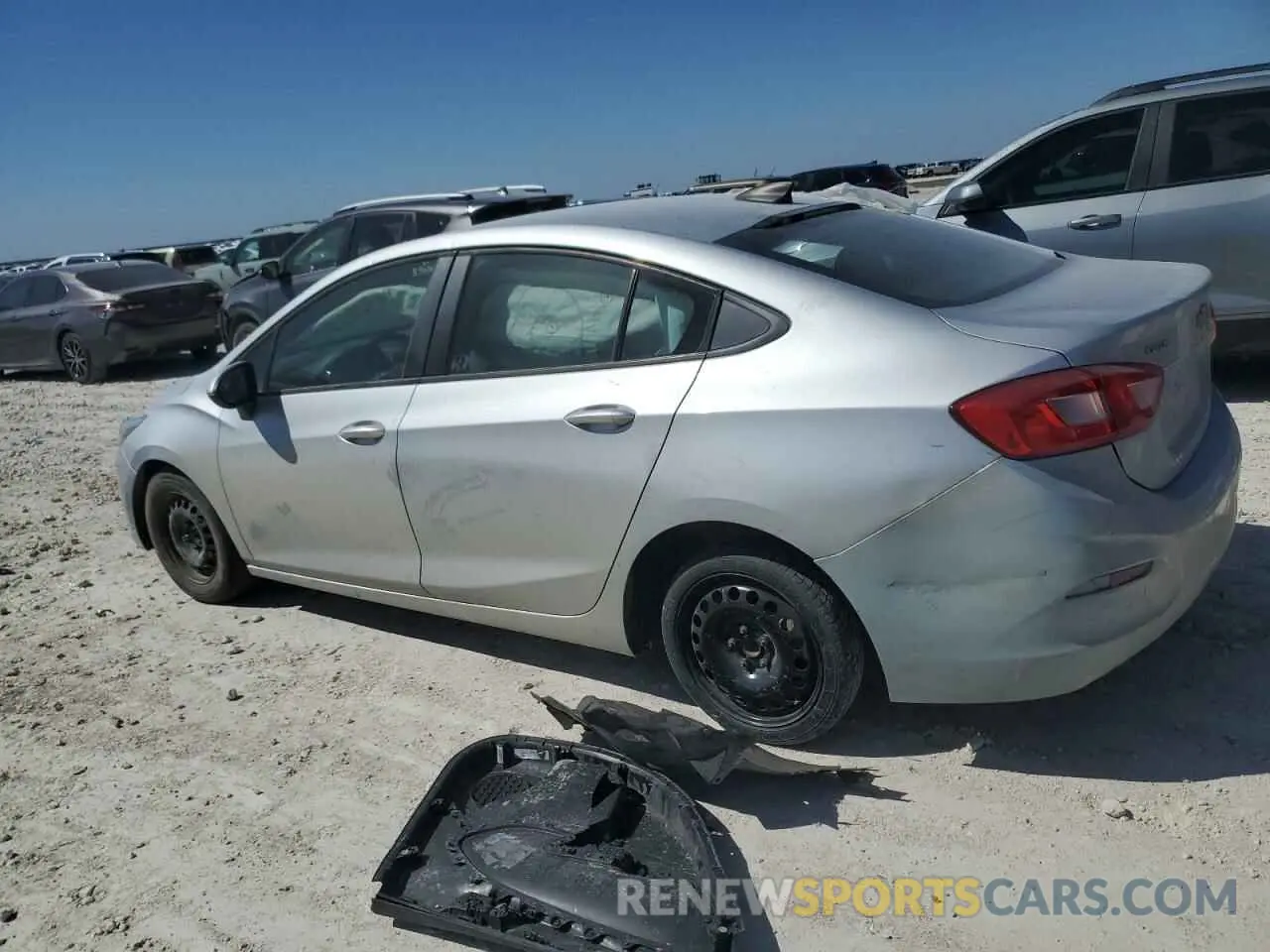 2 Фотография поврежденного автомобиля 1G1BJ5SM3K7105248 CHEVROLET CRUZE 2019