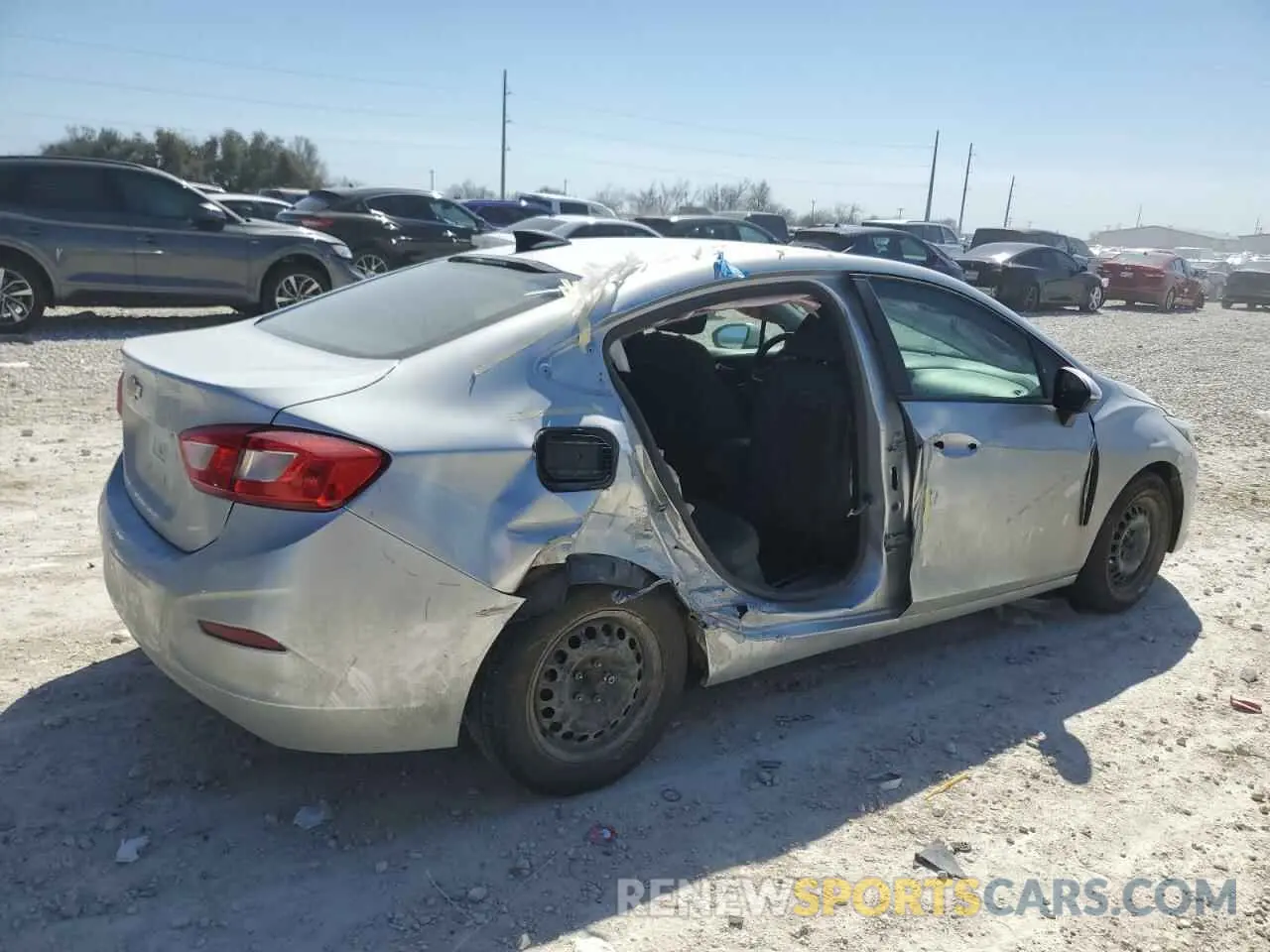 3 Фотография поврежденного автомобиля 1G1BJ5SM3K7105248 CHEVROLET CRUZE 2019