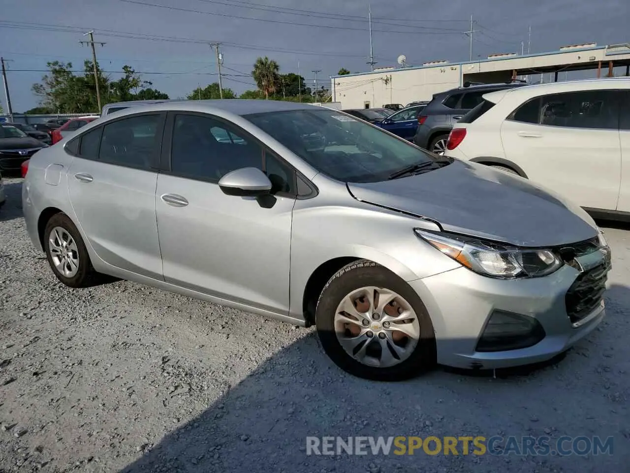 4 Фотография поврежденного автомобиля 1G1BJ5SM8K7104645 CHEVROLET CRUZE 2019