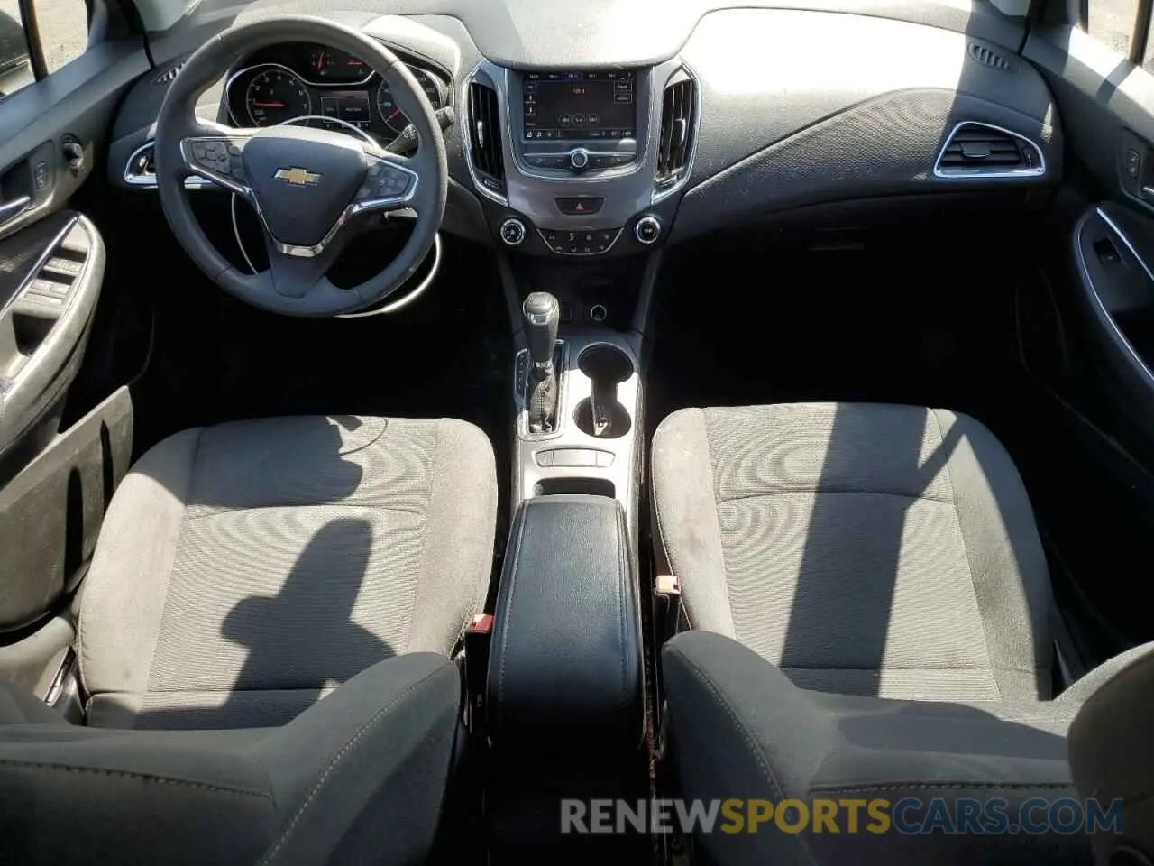 8 Photograph of a damaged car 3G1BC6SM2KS569164 CHEVROLET CRUZE 2019