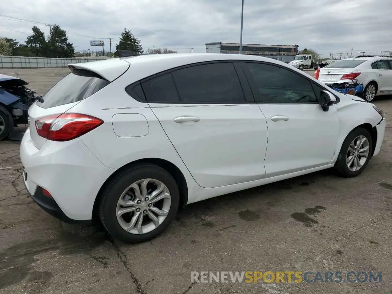 3 Фотография поврежденного автомобиля 3G1BC6SM5KS590347 CHEVROLET CRUZE 2019