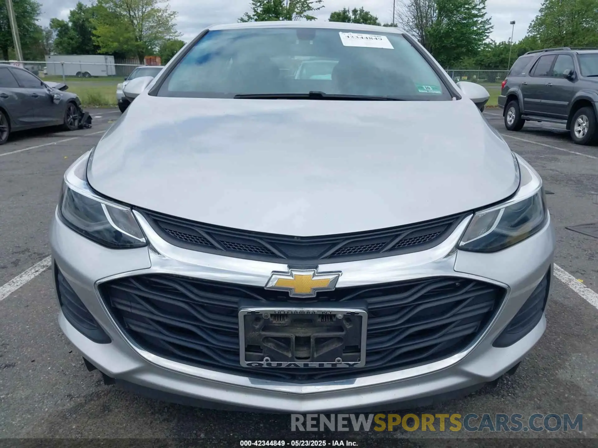 12 Photograph of a damaged car 3G1BE6SM0KS524394 CHEVROLET CRUZE 2019