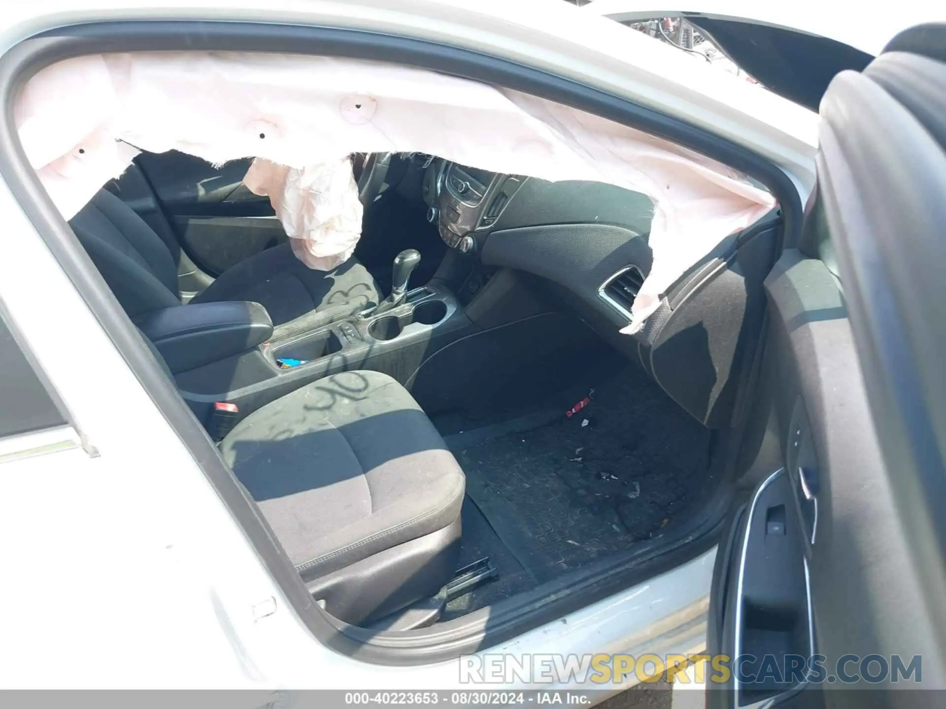5 Фотография поврежденного автомобиля 3G1BE6SM3KS577073 CHEVROLET CRUZE 2019