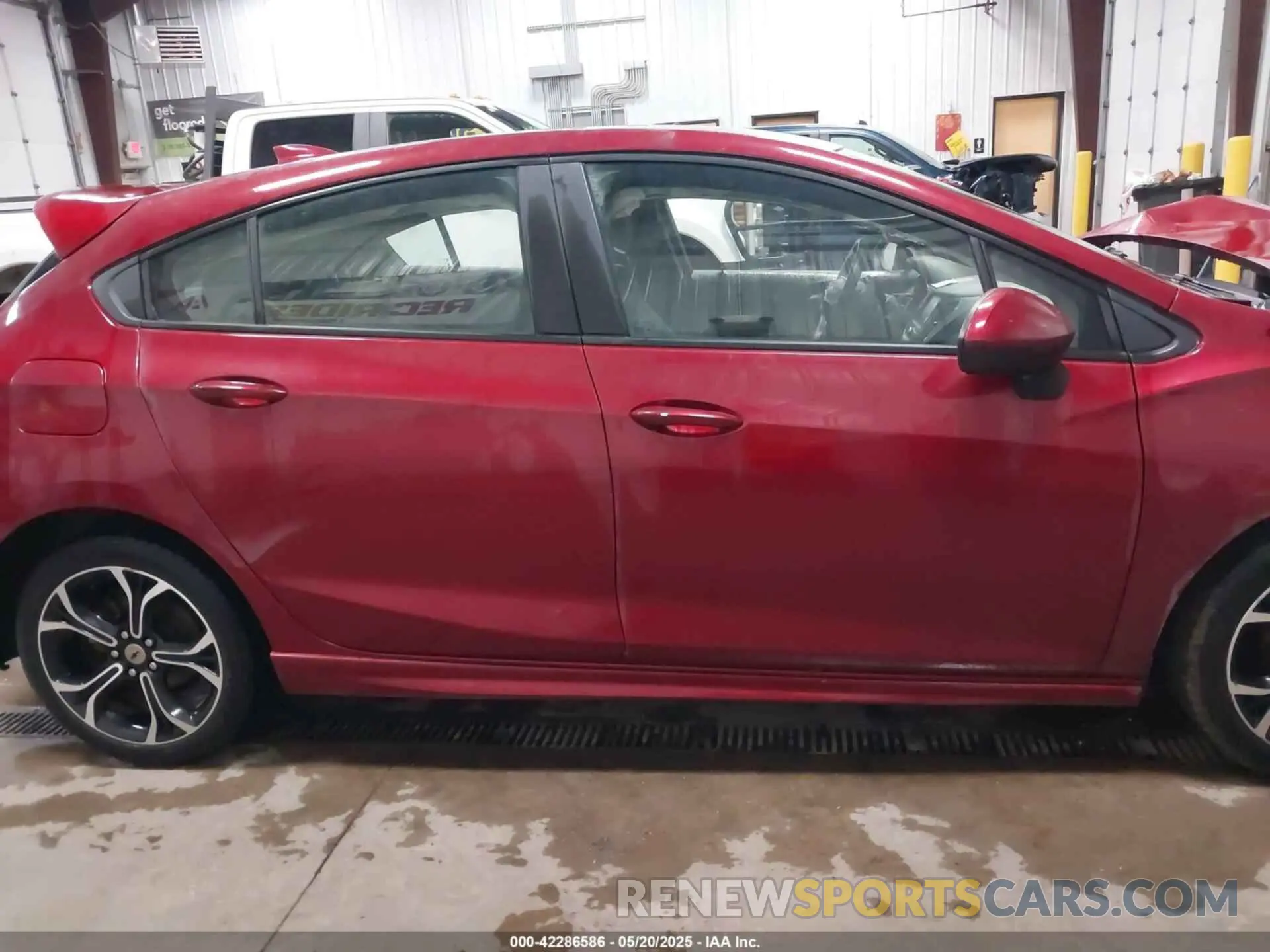 13 Фотография поврежденного автомобиля 3G1BE6SM8KS570538 CHEVROLET CRUZE 2019