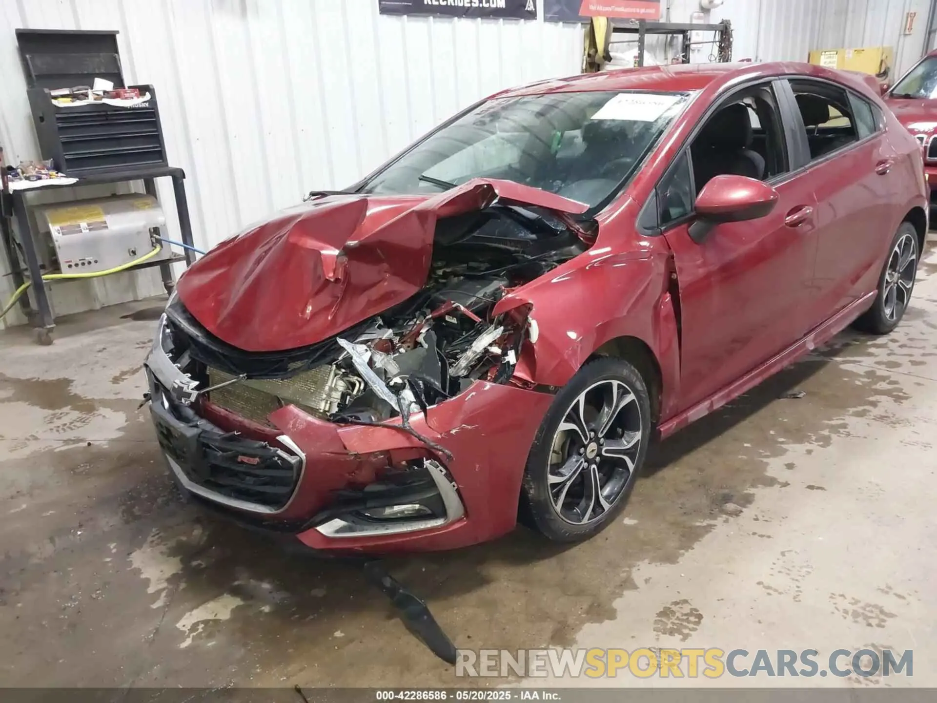 2 Фотография поврежденного автомобиля 3G1BE6SM8KS570538 CHEVROLET CRUZE 2019