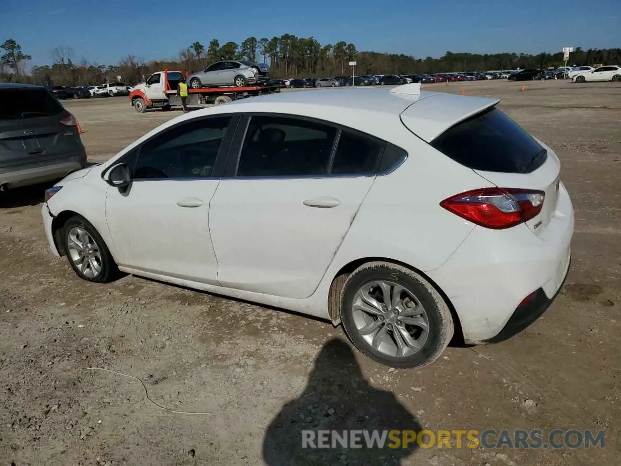 2 Photograph of a damaged car 3G1BE6SM9KS532011 CHEVROLET CRUZE 2019