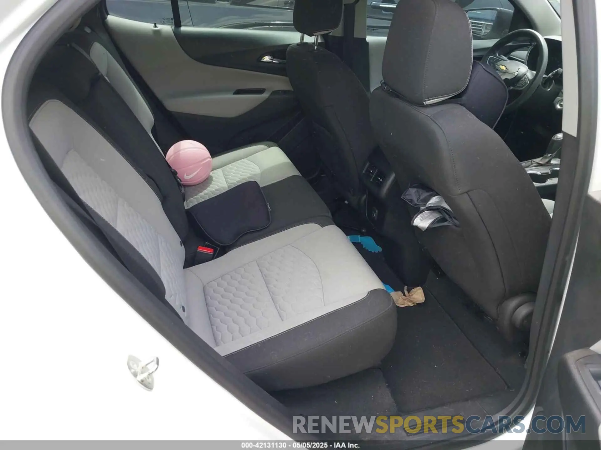 8 Фотография поврежденного автомобиля 2GNAXHEV1K6222437 CHEVROLET EQUINOX 2019