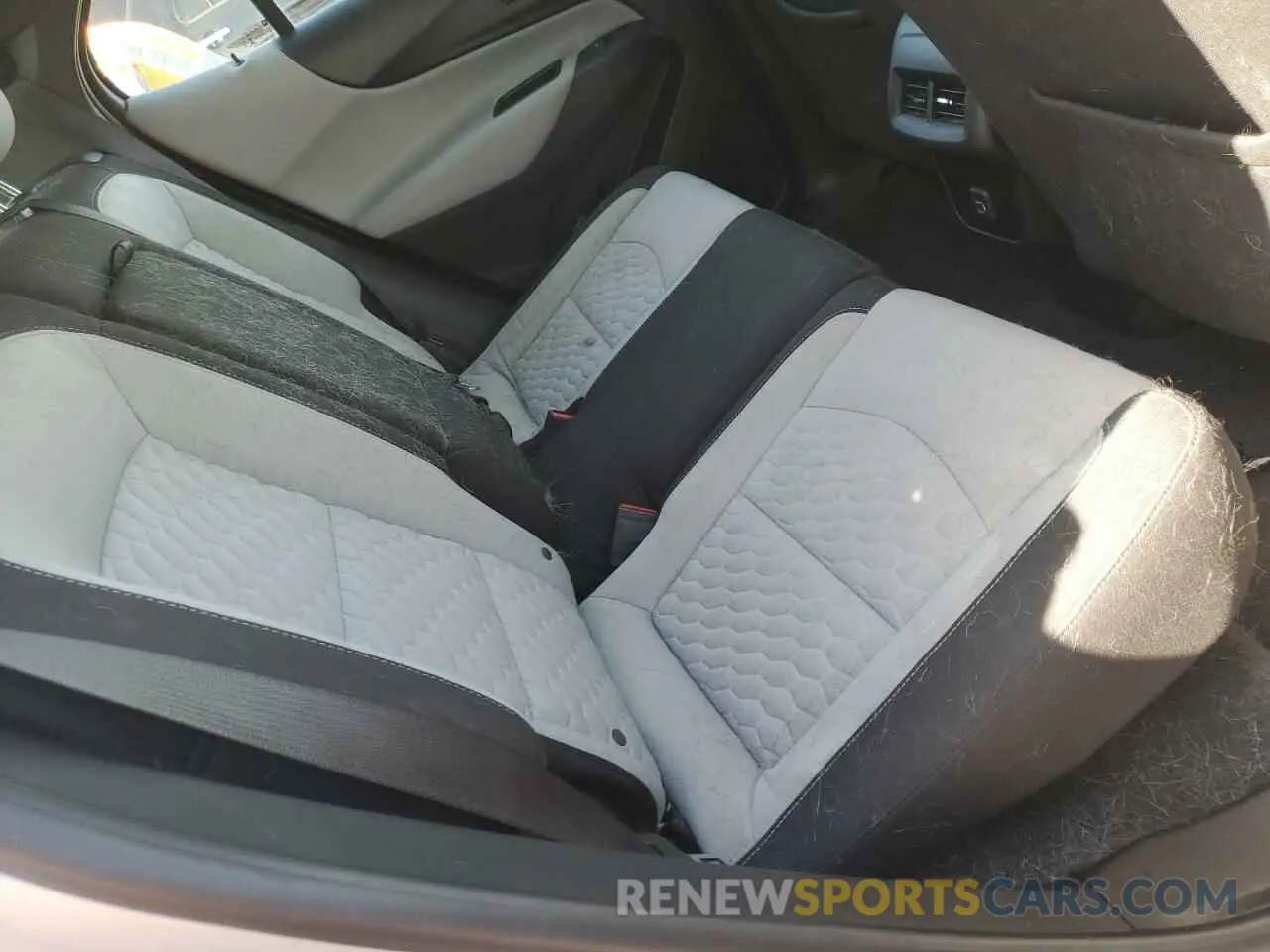 11 Photograph of a damaged car 2GNAXHEV3K6258243 CHEVROLET EQUINOX 2019