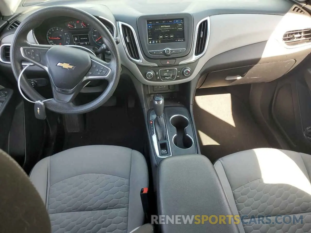 8 Photograph of a damaged car 2GNAXHEV3K6258243 CHEVROLET EQUINOX 2019