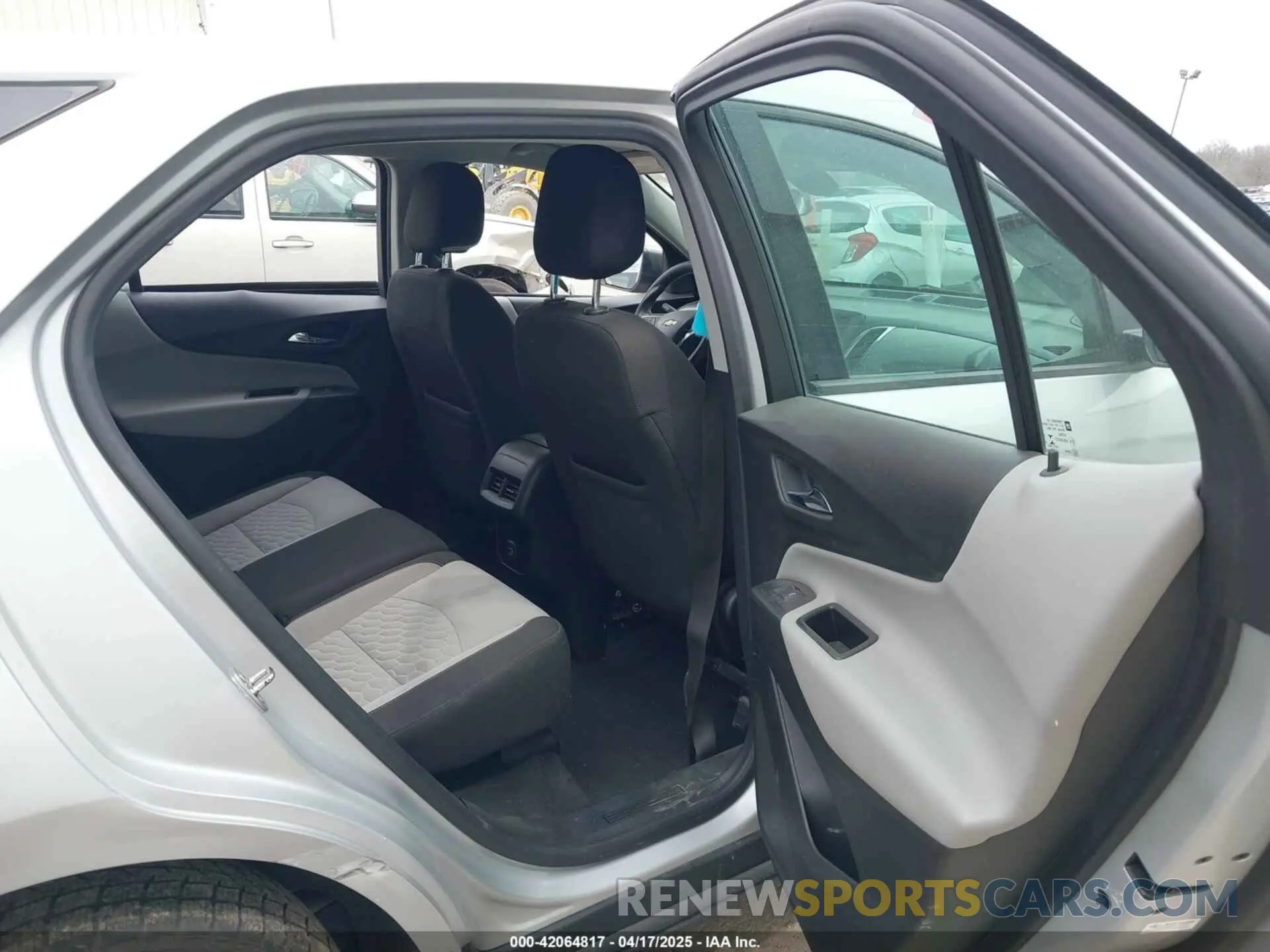 8 Photograph of a damaged car 2GNAXHEV4K6145594 CHEVROLET EQUINOX 2019