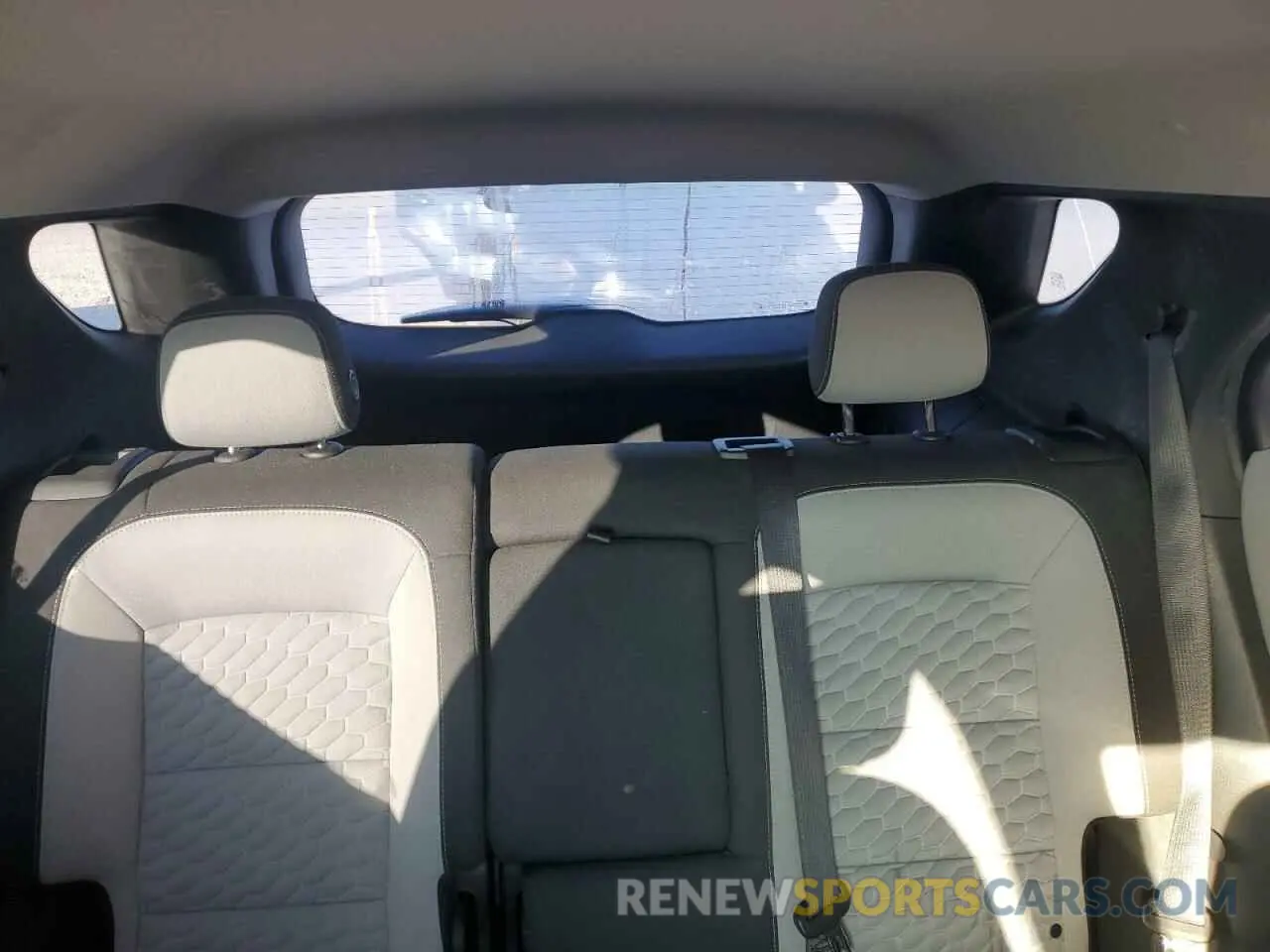 10 Photograph of a damaged car 2GNAXHEV4K6177686 CHEVROLET EQUINOX 2019