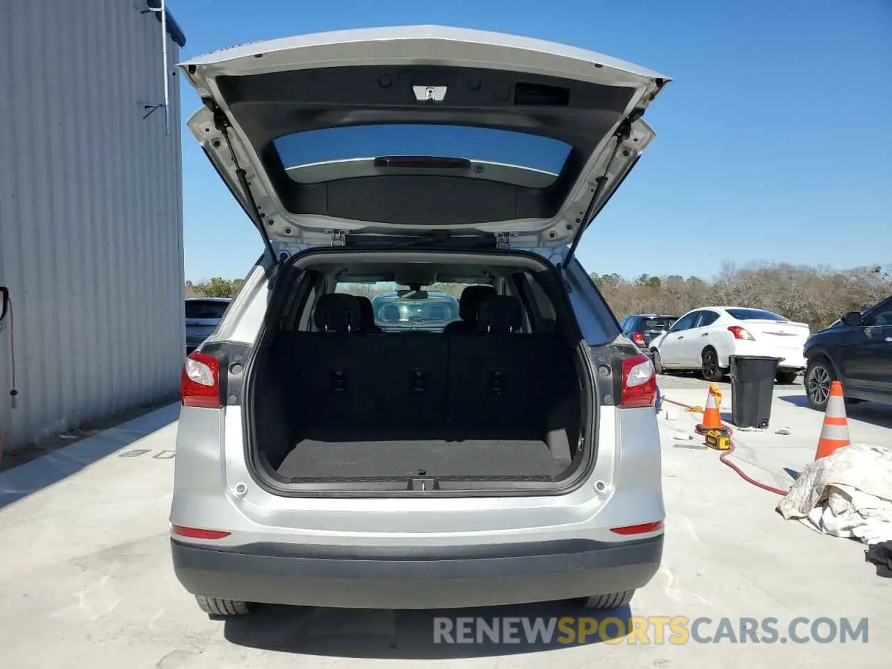 6 Photograph of a damaged car 2GNAXHEV5K6213076 CHEVROLET EQUINOX 2019