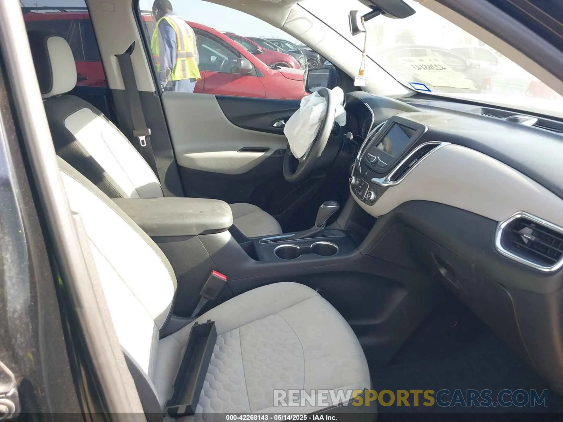5 Photograph of a damaged car 2GNAXHEV5K6304655 CHEVROLET EQUINOX 2019