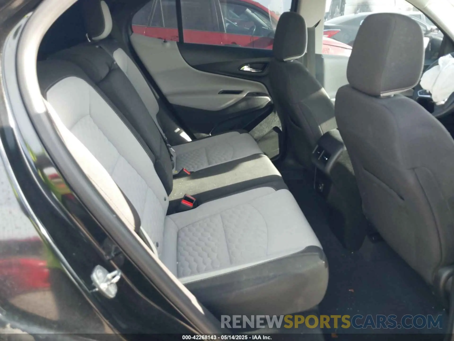 8 Photograph of a damaged car 2GNAXHEV5K6304655 CHEVROLET EQUINOX 2019