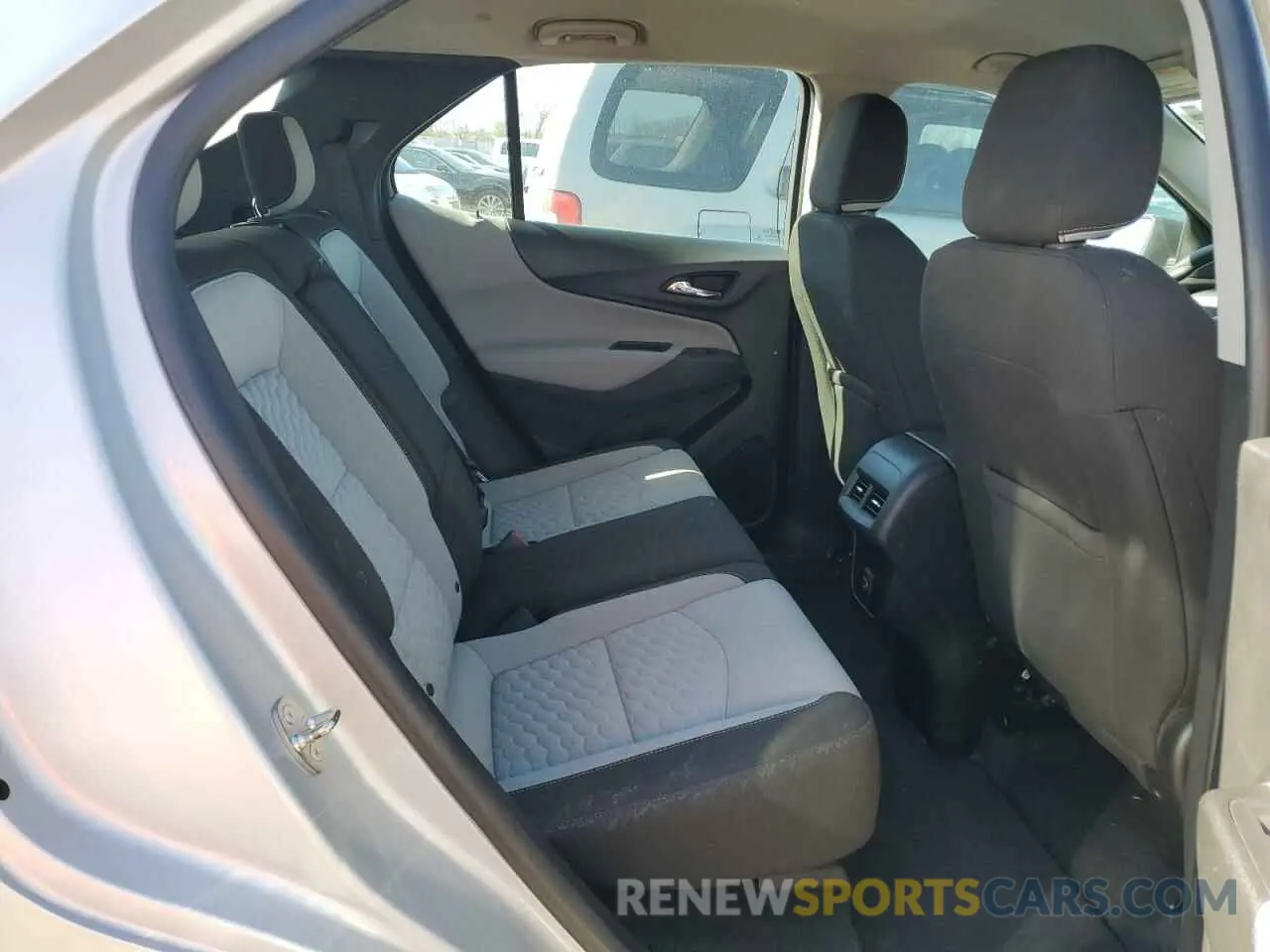 11 Photograph of a damaged car 2GNAXHEV6K6209537 CHEVROLET EQUINOX 2019