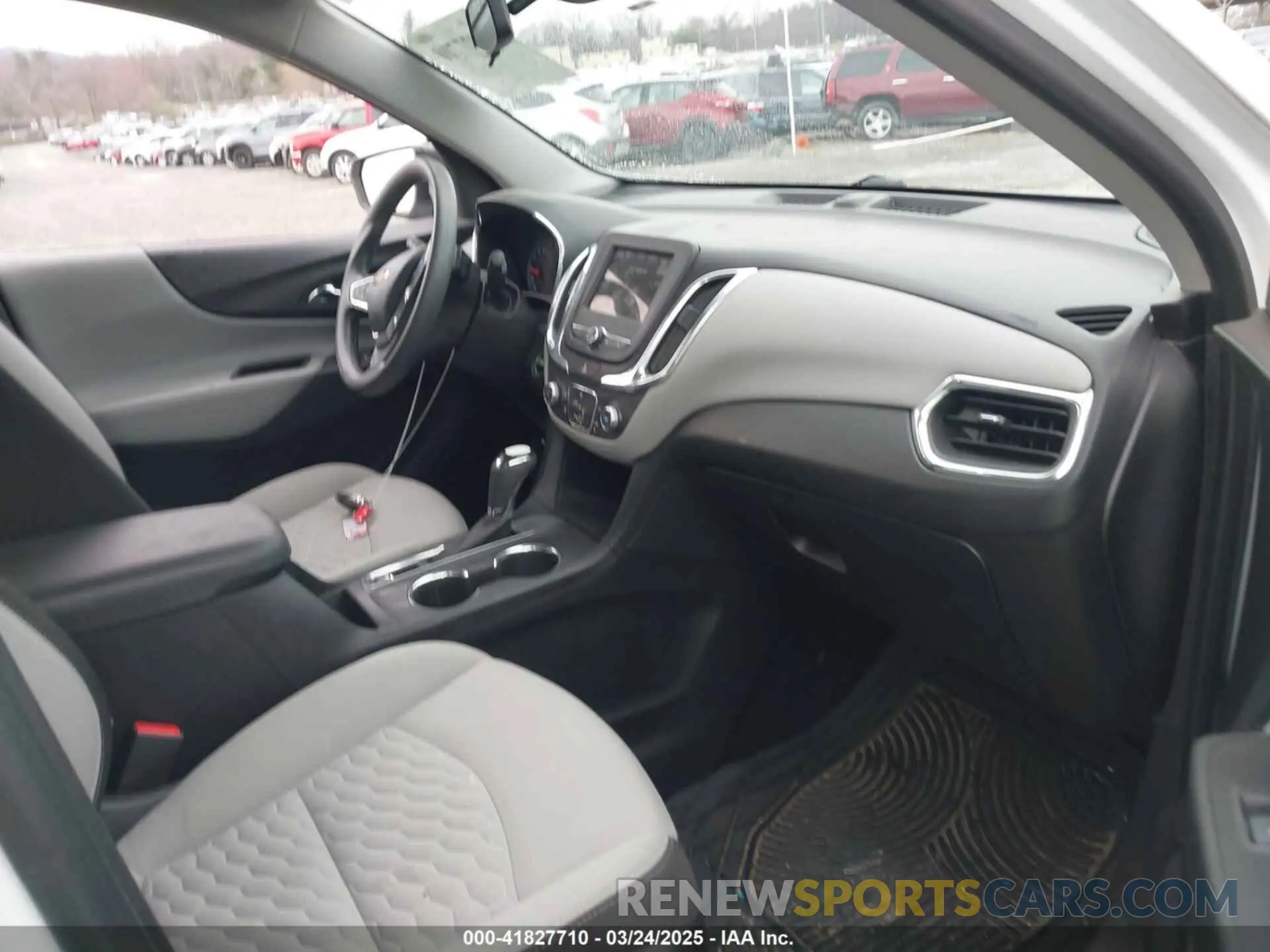 5 Photograph of a damaged car 2GNAXHEV7K6196958 CHEVROLET EQUINOX 2019