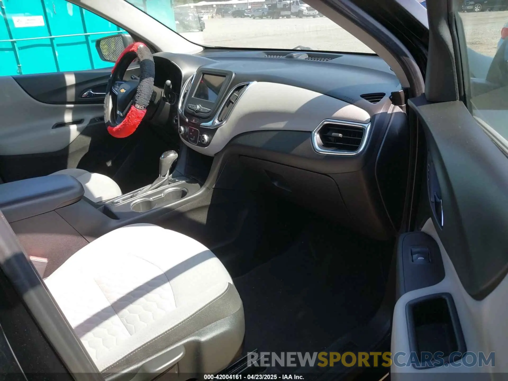 5 Photograph of a damaged car 2GNAXHEV7K6212446 CHEVROLET EQUINOX 2019