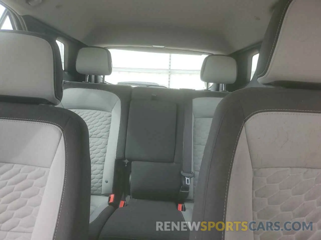 10 Photograph of a damaged car 2GNAXHEV7K6268502 CHEVROLET EQUINOX 2019