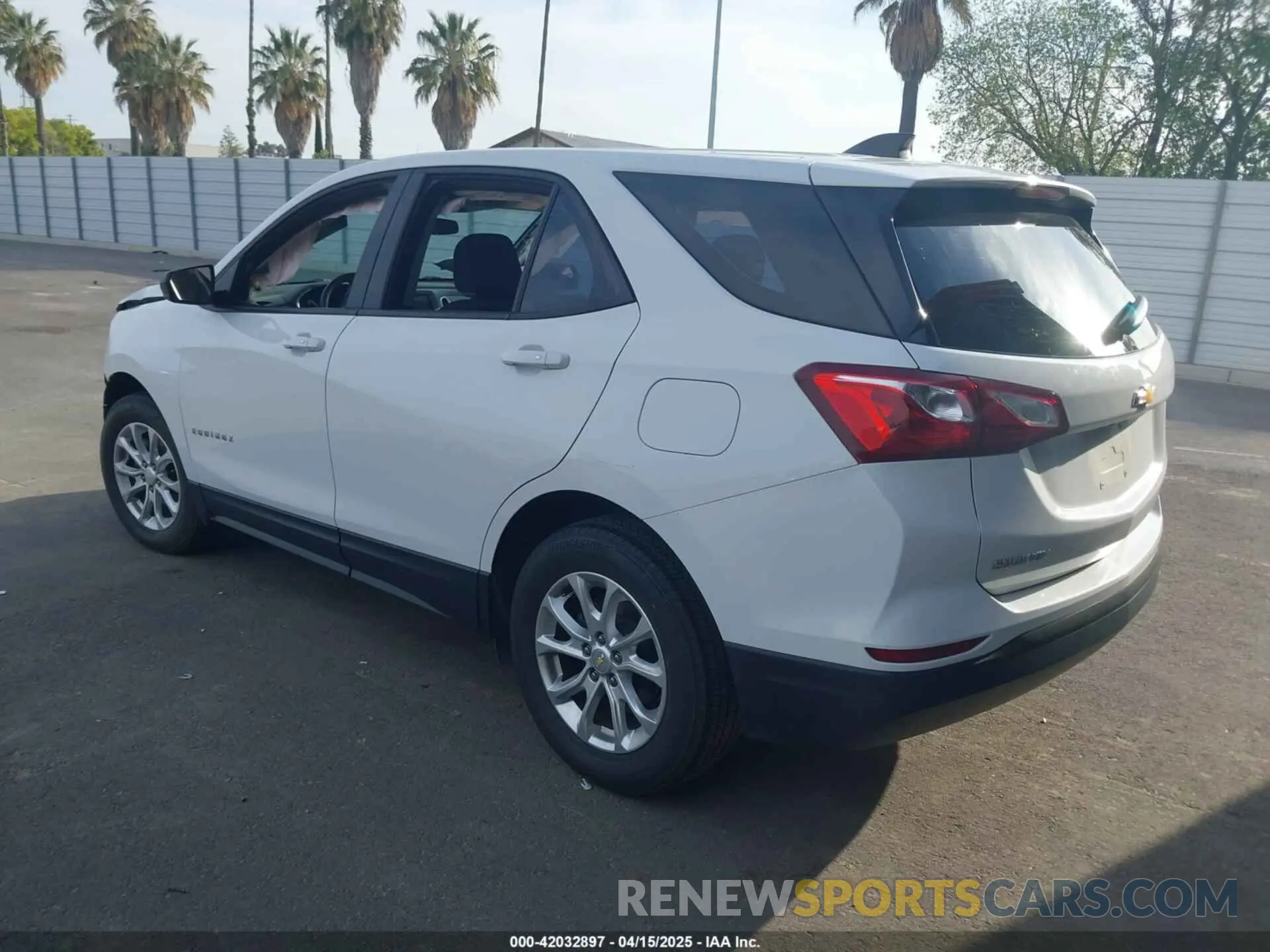 3 Photograph of a damaged car 2GNAXHEV8K6171888 CHEVROLET EQUINOX 2019