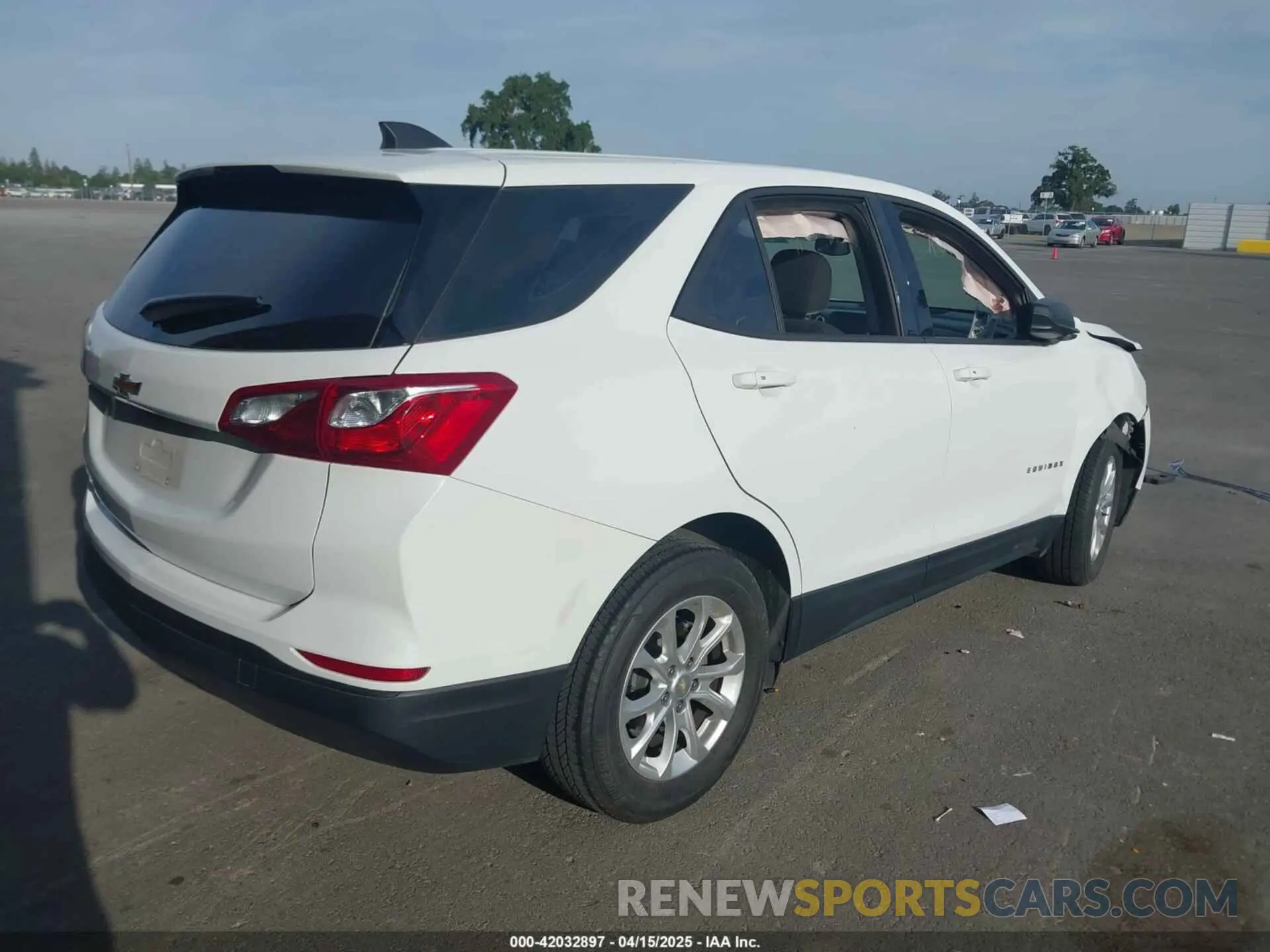 4 Photograph of a damaged car 2GNAXHEV8K6171888 CHEVROLET EQUINOX 2019