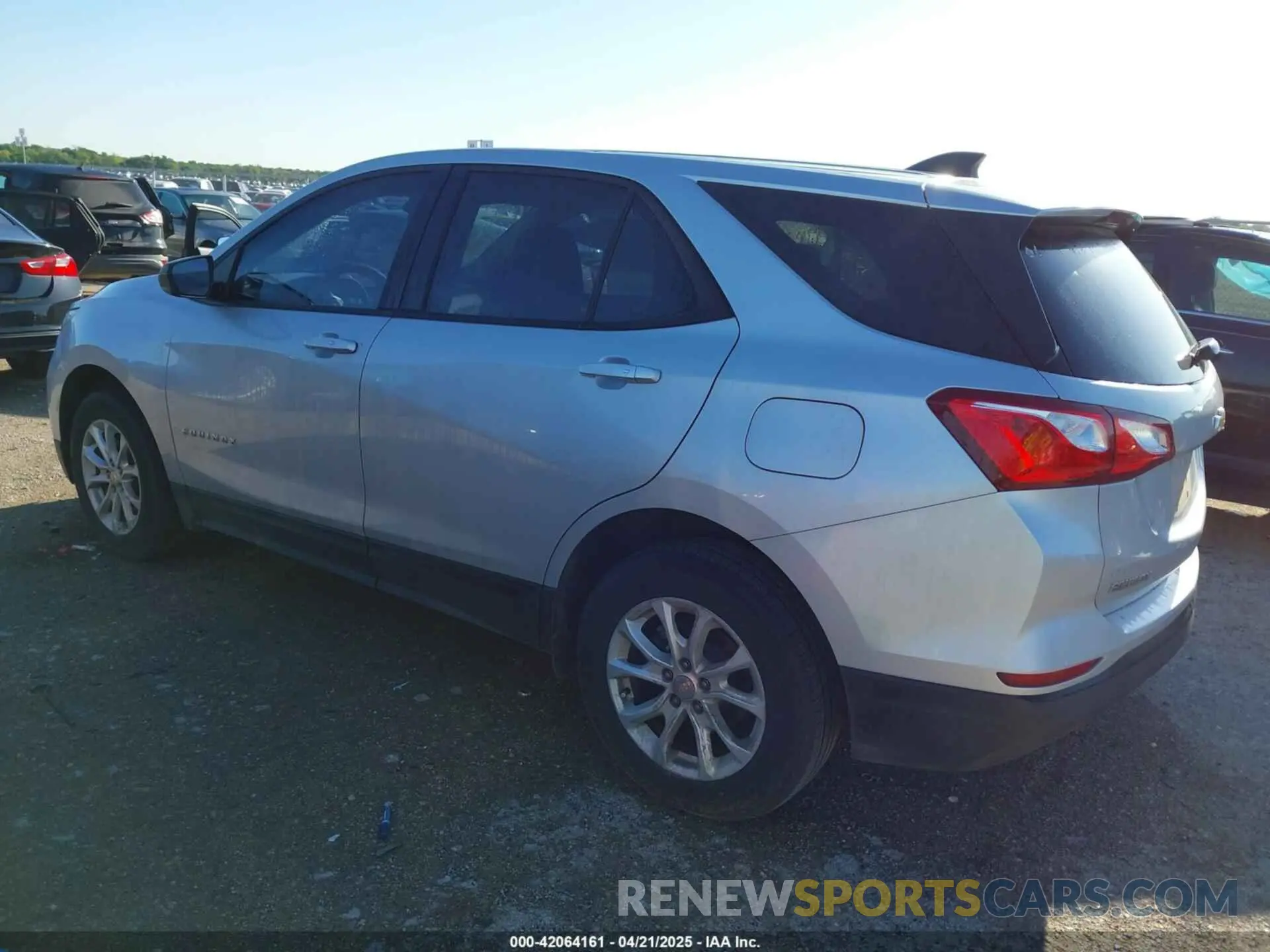 3 Фотография поврежденного автомобиля 2GNAXHEV8K6214576 CHEVROLET EQUINOX 2019