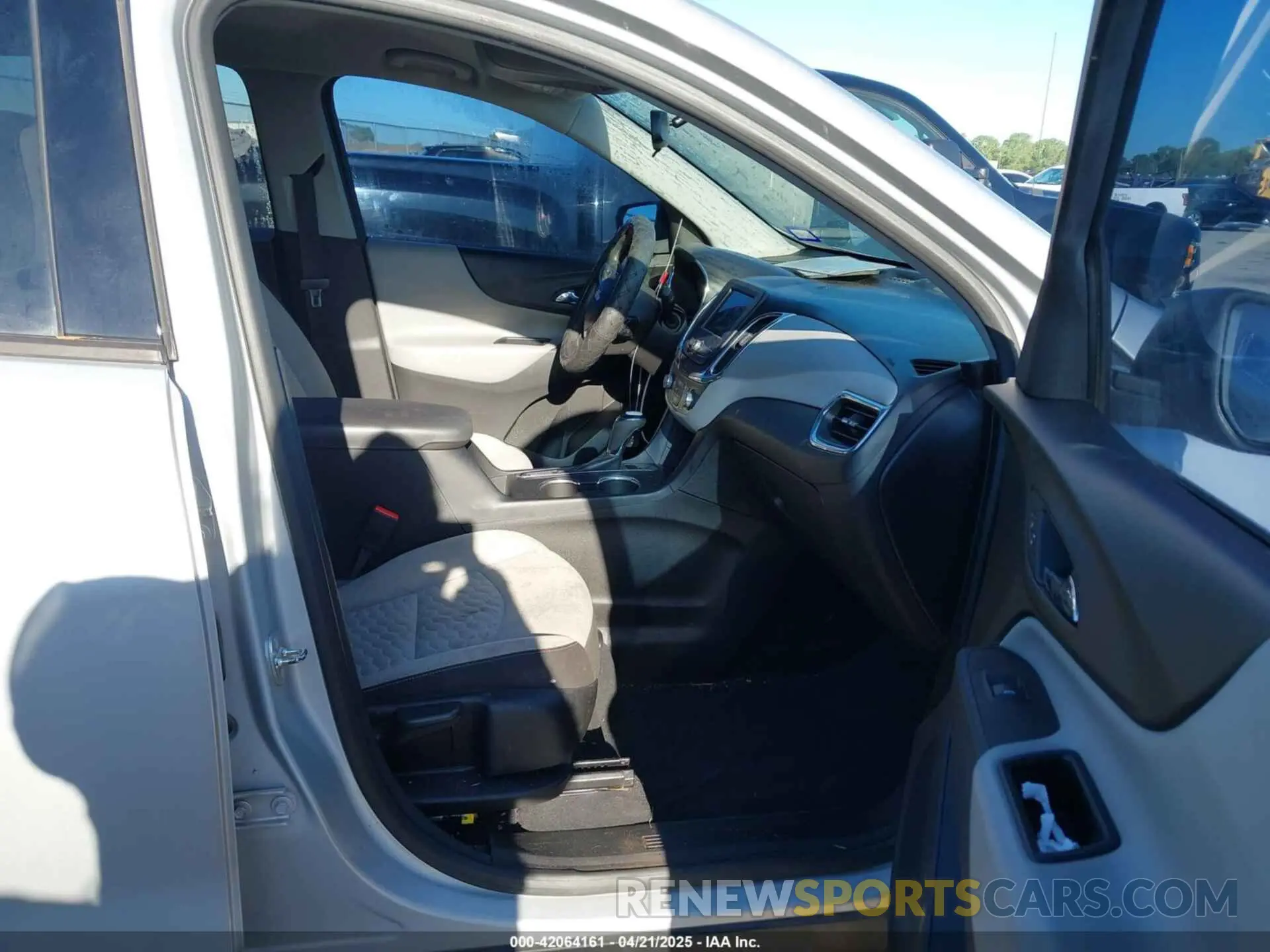5 Фотография поврежденного автомобиля 2GNAXHEV8K6214576 CHEVROLET EQUINOX 2019